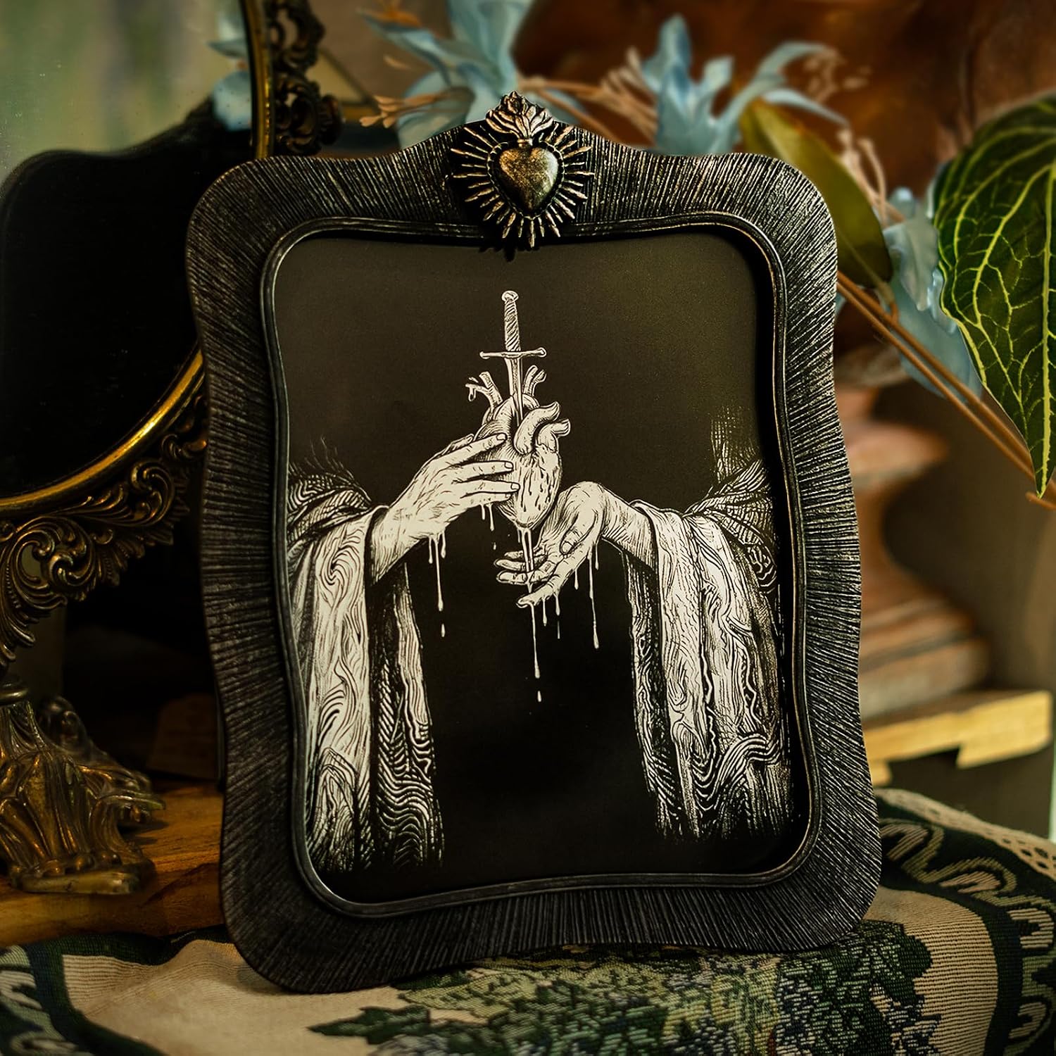 8x10 Vintage Picture Frame, Antique Black Ornate Gothic Photo Frame for Wall Hanging or Tabletop Display, Decorative Heart Relief Design, Retro Home Decor, Photo Gallery Art