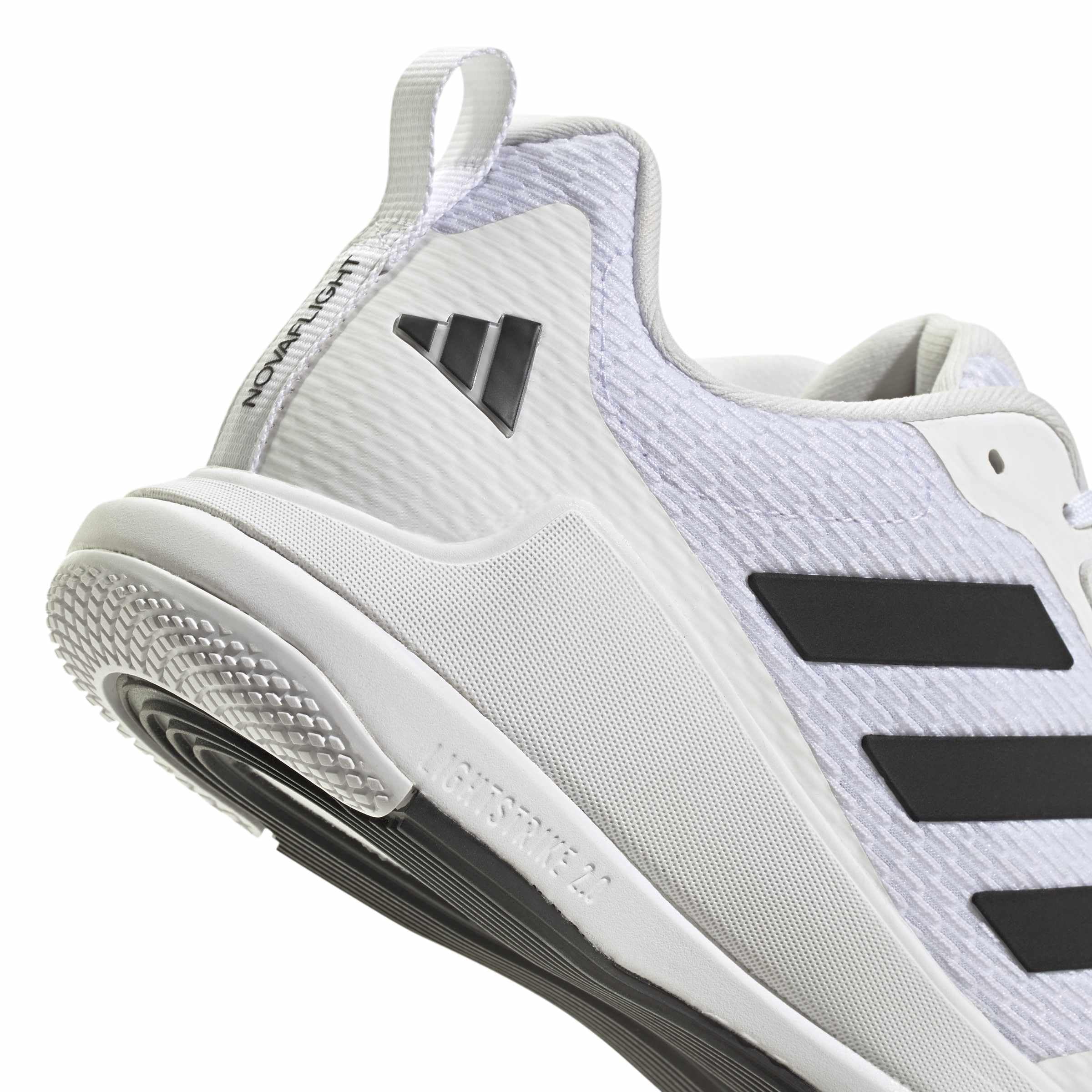 adidas Men's Zapatilla Novaflight 2 Indoor