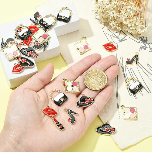 Miniatura 3 de KitBeads 25 dijes de esqueleto de colores mixtos con sombreros Y2K para Halloween, dijes de calavera de dibujos animados Kawaii negro para hacer