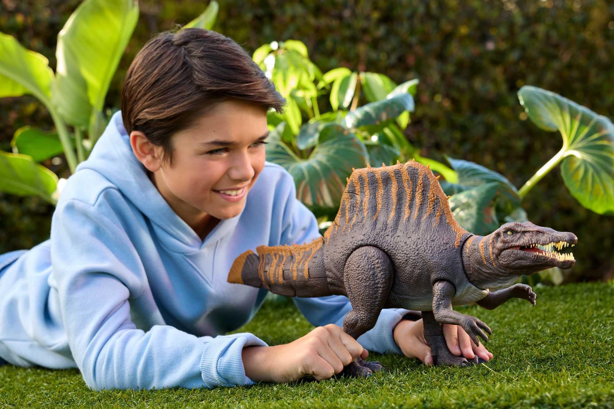 Mattel Jurassic World: Odrodzenie Tail Thrasher Spinozaur Podwójny atak Figurka dinozaura do ustawiania z 2 atakami i filmowym wyglądem, zabawka dinozaur dla dzieci, zabawa wirtualna, JGB57