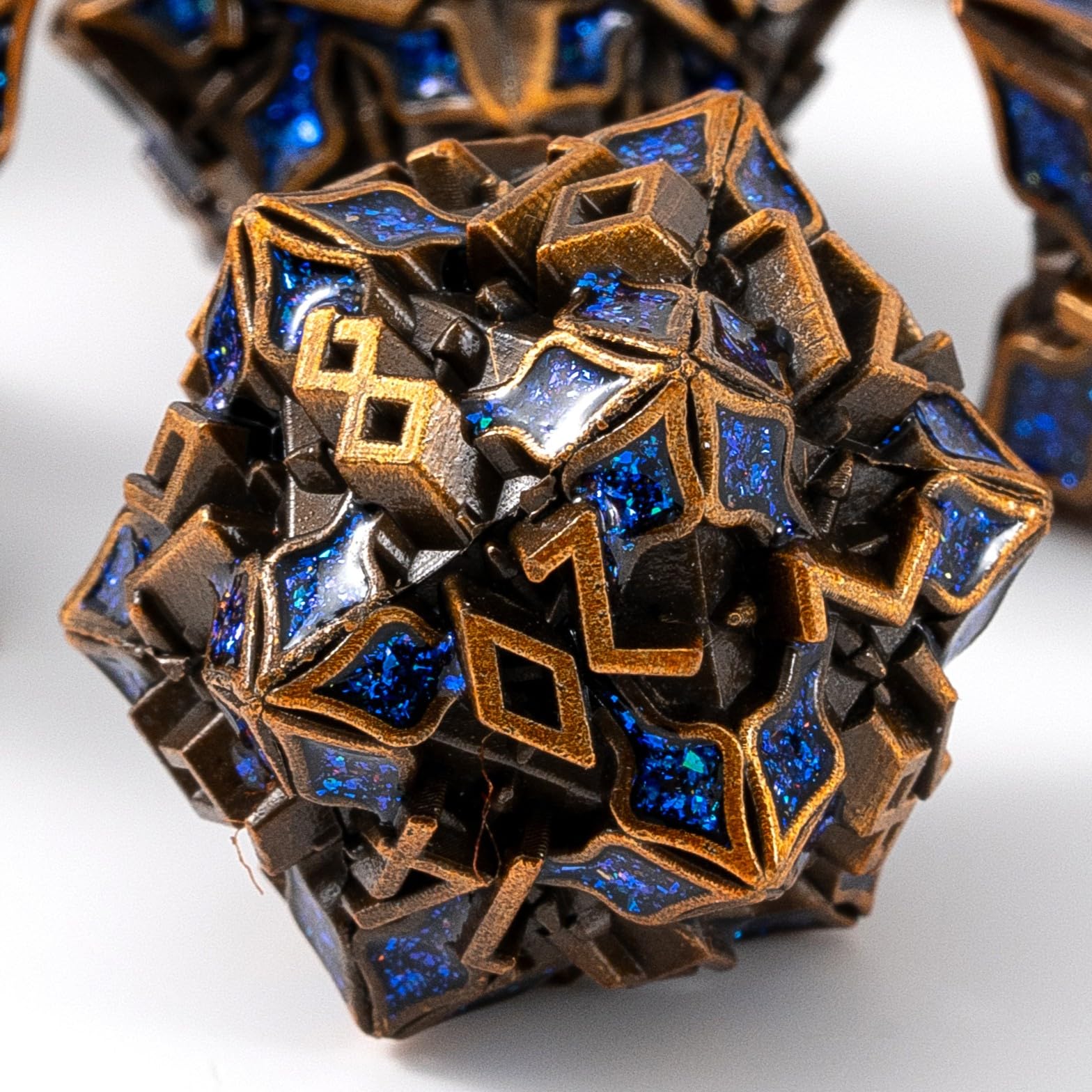 Dadi in metallo per DND, serie Spire Sanctum, set di dadi poliedrici per D&D, giochi di ruolo e altro ancora, rotoli bilanciati, bellissimo set da 7 pezzi per dungeons and dragon (oro antico blu