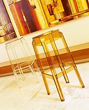 Tabouret en plastique au design moderne et unique.