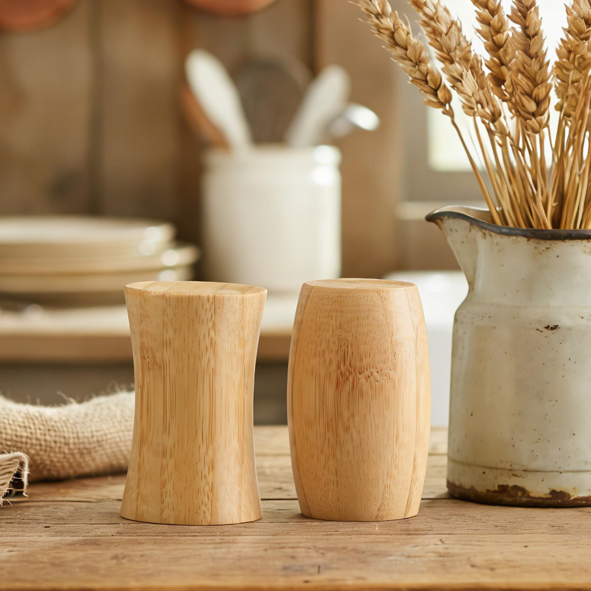 Juego de saleros y pimenteros, pequeños saleros de bambú con estante base para cocina, camping, barbacoa, granja, estilo rústico para decoración de mesa de comedor, diseño único, 1 onza, juego