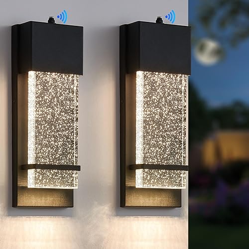 Yisuro Luces de porche del anochecer al amanecer, accesorio de luces exteriores, lámpara de pared negra con lámpara de pared LED de cristal de