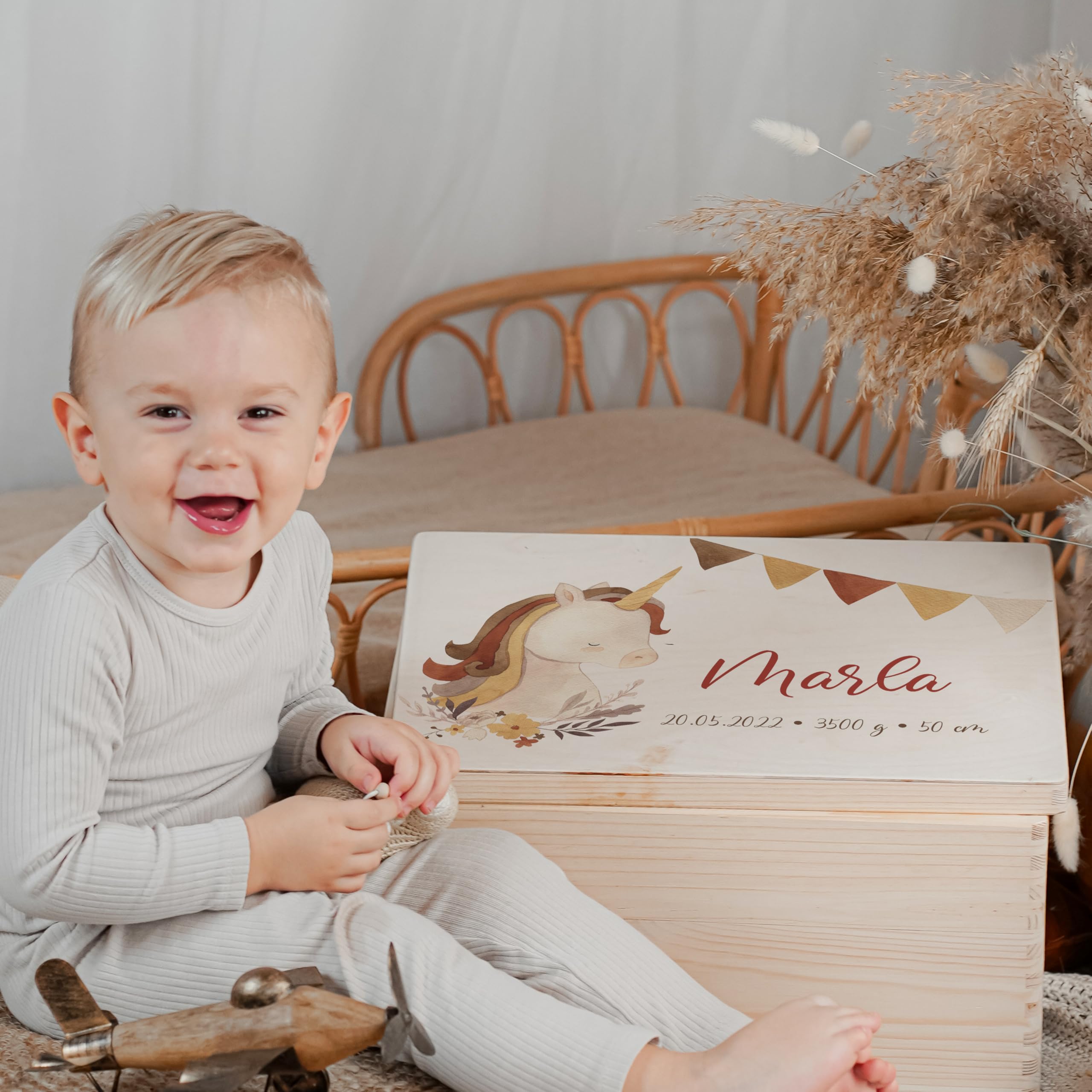 KIDSMOOD - Erinnerungsbox Baby, personalisierte Holzkiste mit Deckel, Ideal zur Aufbewahrung von Erinnerungen und als Geschenk zur Geburt, Taufe oder als Geburtstagsgeschenk für Mädchen und Jungen
