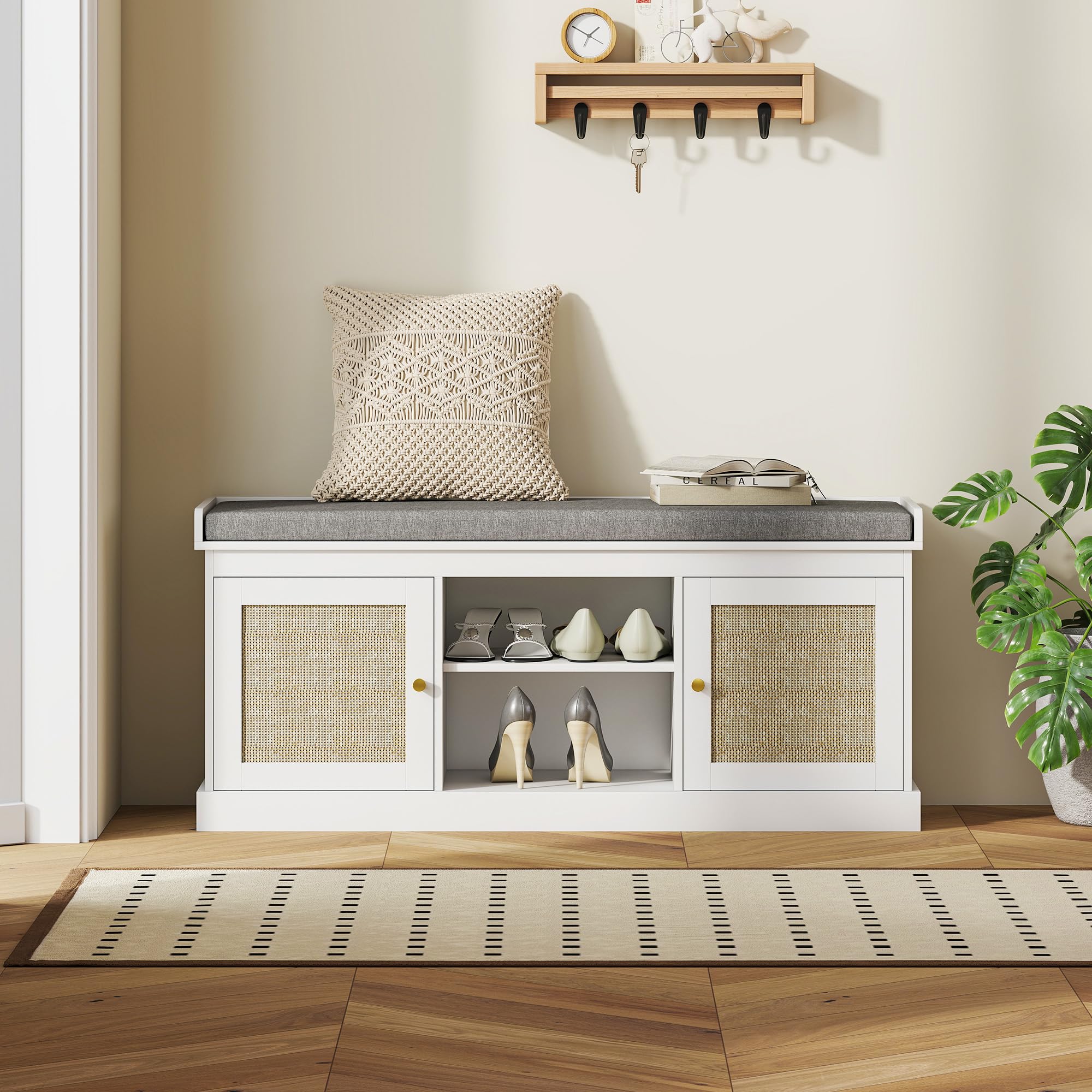 HOMCOM Banco Zapatero con Asiento Acolchado Bohemio 105x35x47 cm Blanco | Mueble Zapatero, Banco Recibidor, Puertas Frentes de Ratán, Estante Abierto, Estante Ajustable, para 9 Pares de Zapatos