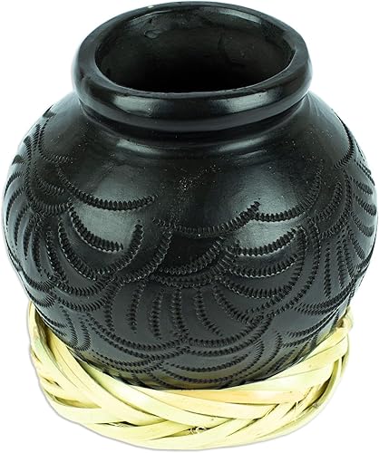 NOVICA Barro Negro - Mini jarrón decorativo hecho a mano con fibra natural de cerámica negra, rústico, exquisito negro