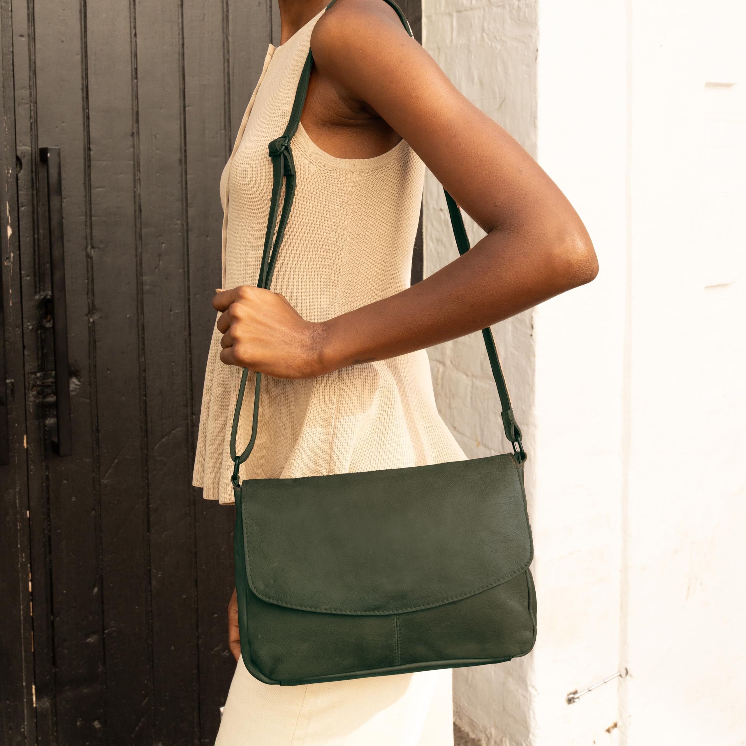 Gusti Leder Maisie - Borsa a tracolla da donna in vera pelle, stile vintage, con cerniera e tracolla