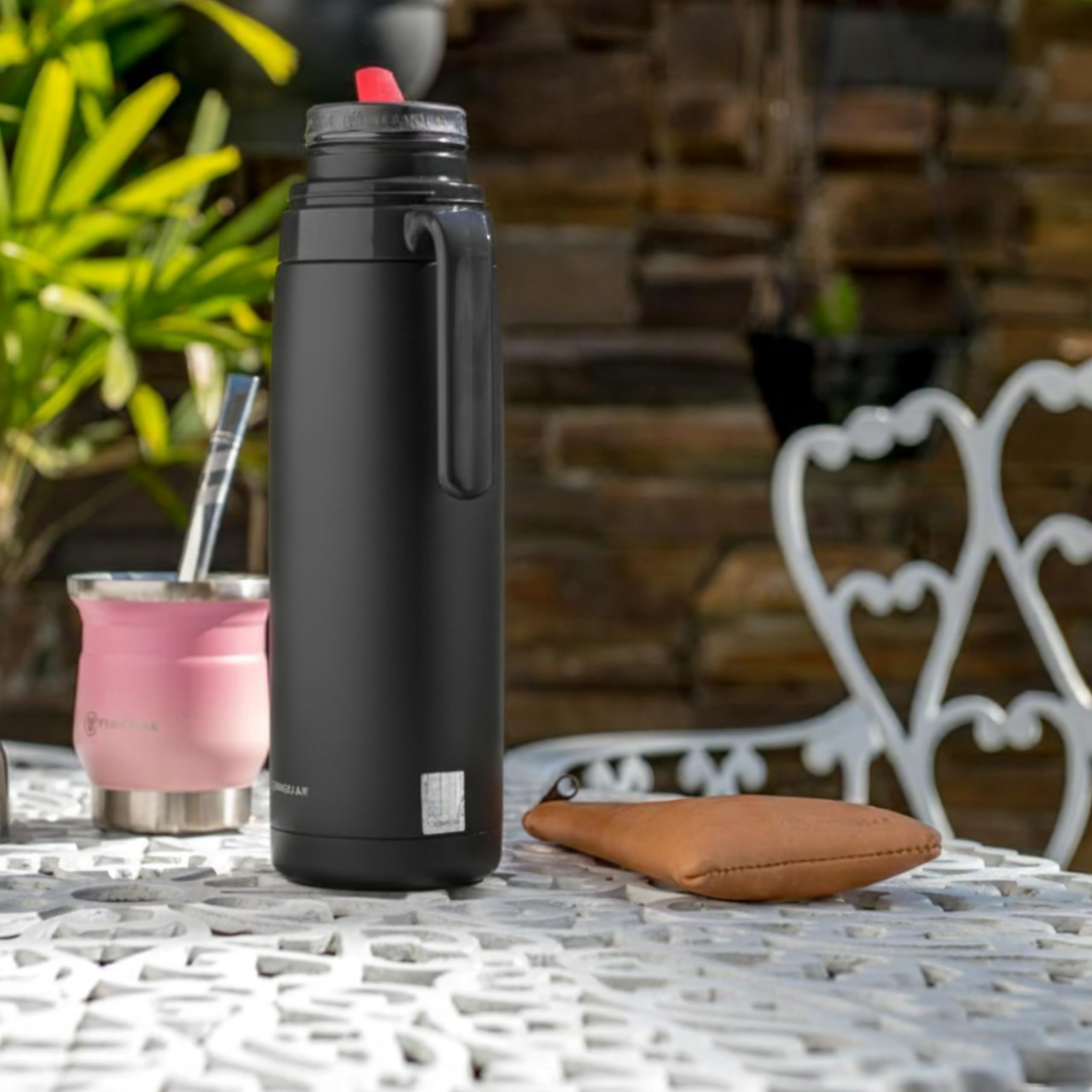 Termo R-EVOLUTION 1L con Pico Cebador para Mate y Asa - Negro | Acero Inoxidable 304 con Retención Térmica 20H Calor / 36H Frío - Botella Aislante de Viaje