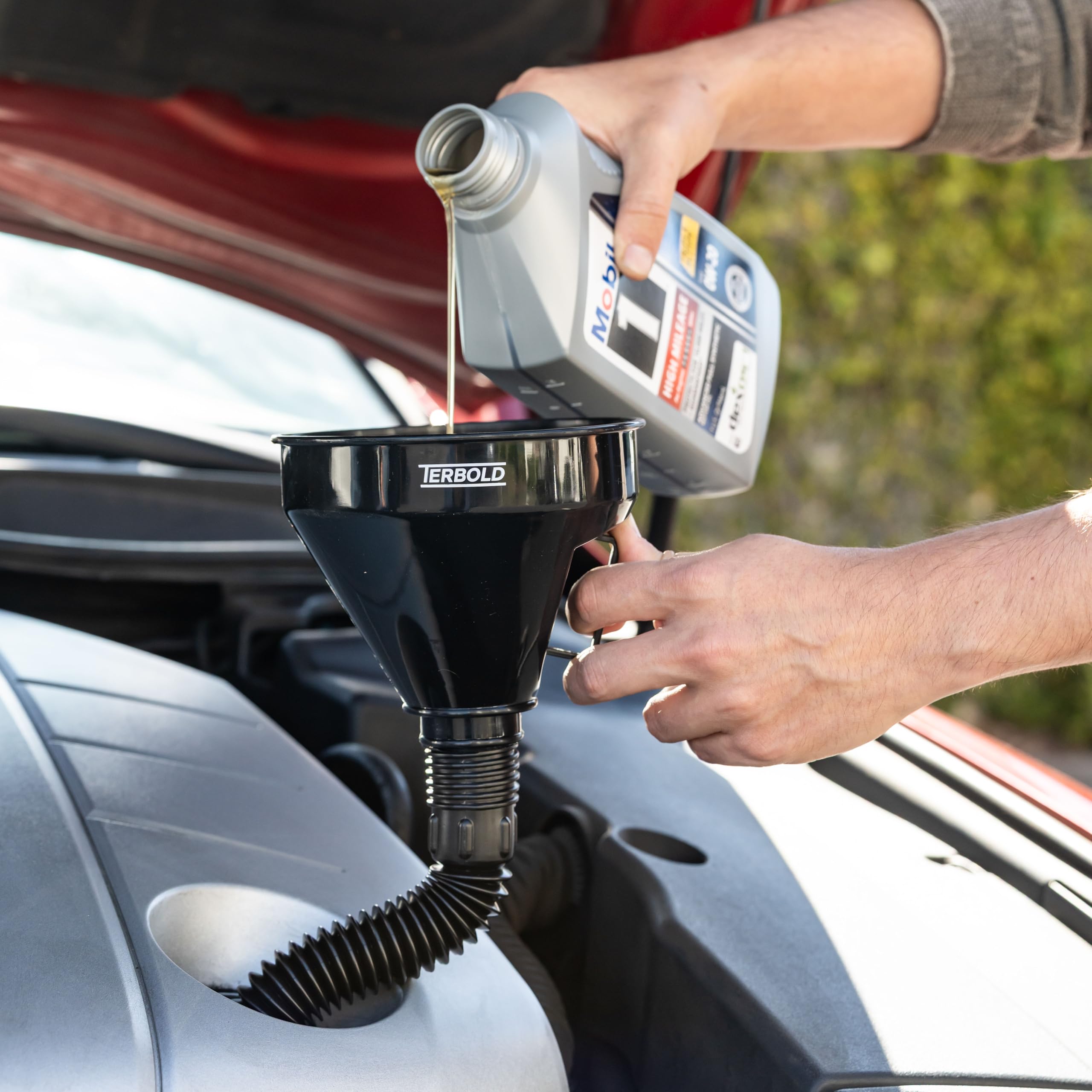 Embudo automotriz con tubo flexible, negro