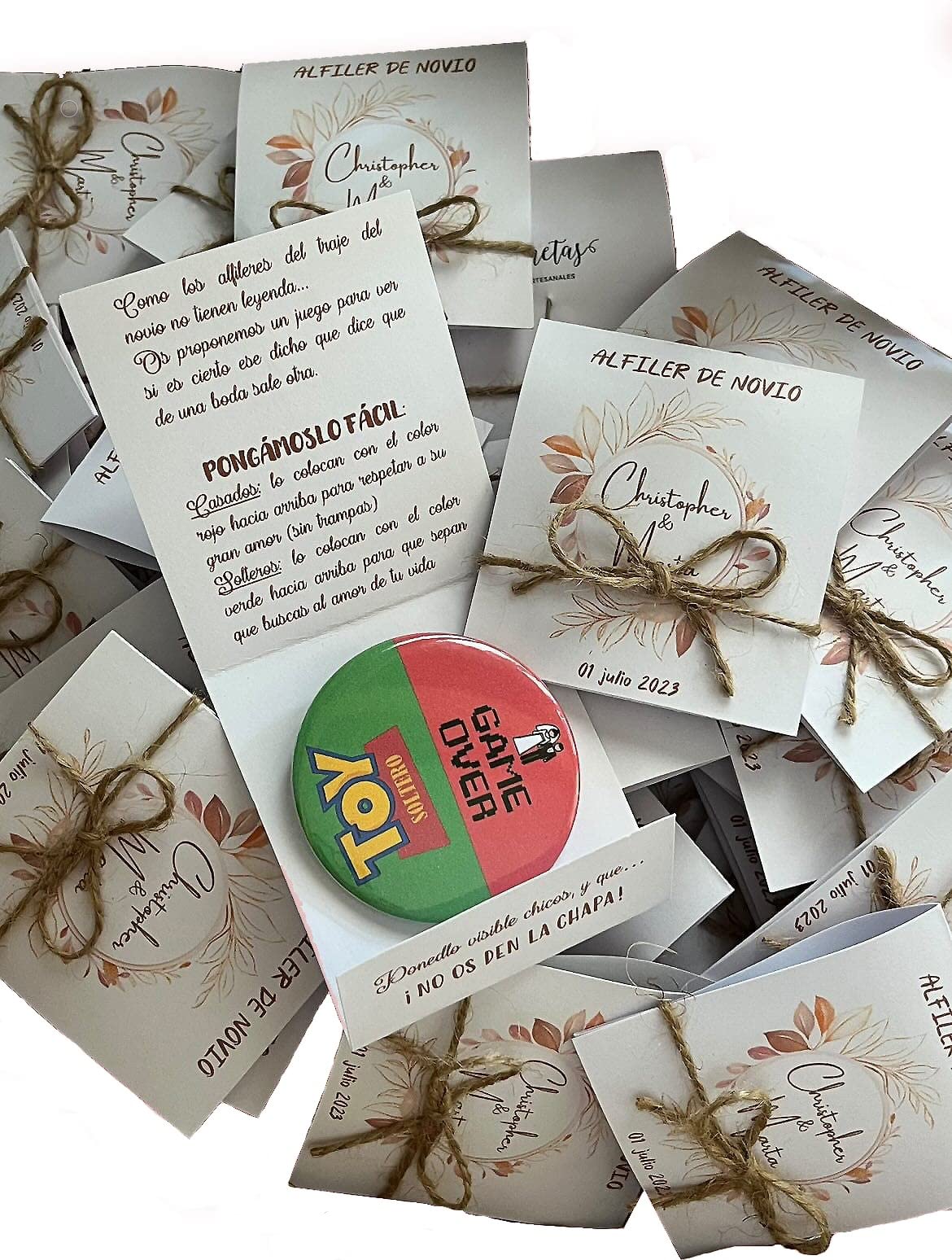 ALFILER BODA novio. 50 unidades. Detalles para invitados. CHAPAS PERSONALIZADAS