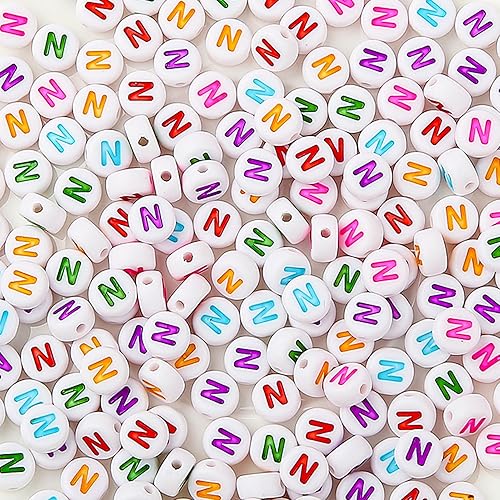 CYEENUT - 200 cuentas de letras de color blanco, cuentas redondas de letras de 0.157 x 0.27 pulgadas, cuentas acrílicas del alfabeto para hacer