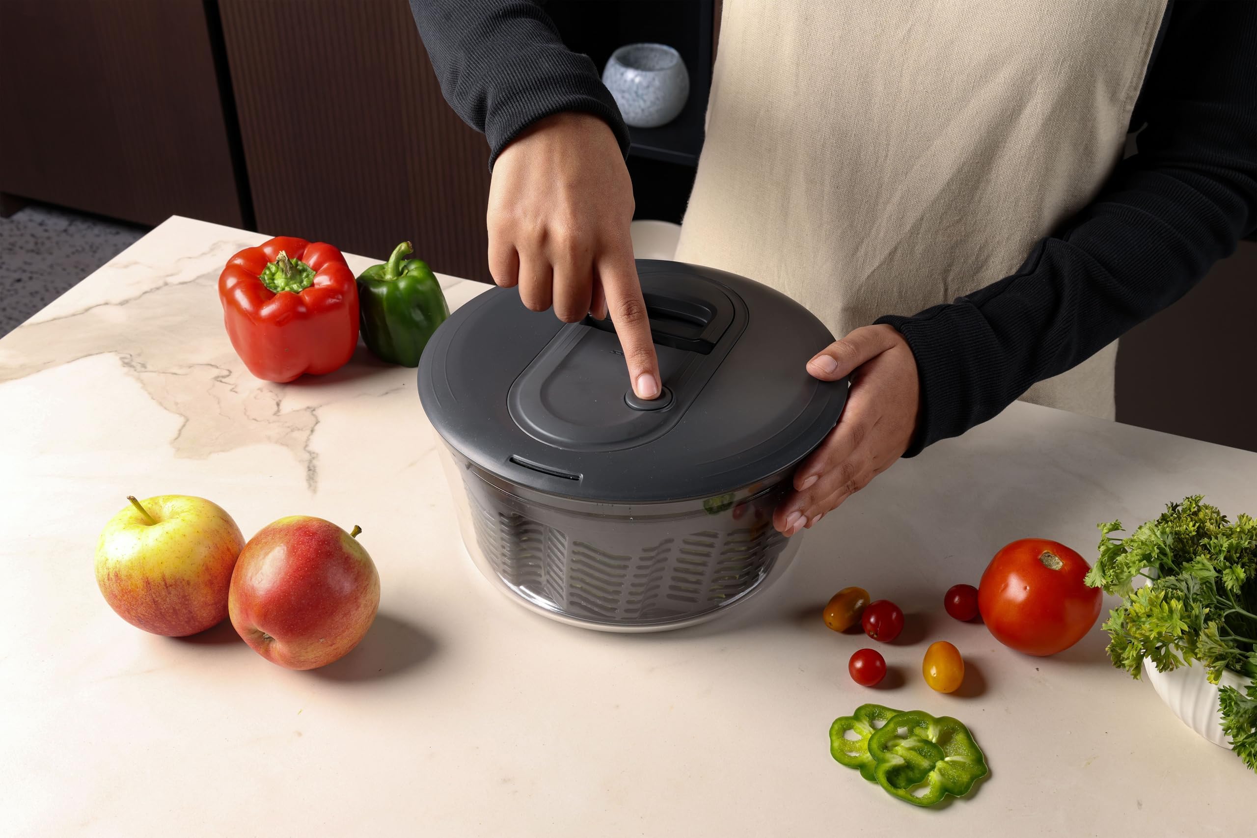 Zyliss Easy Spin Classico Centrifuga per Insalata Piccola 3,5 L, Tecnologia AquaVent™, Cordicella e Pulsante d'Arresto, Scarico, Base Antiscivolo, Senza BPA, Asciuga Insalata Centrifuga, Grigio