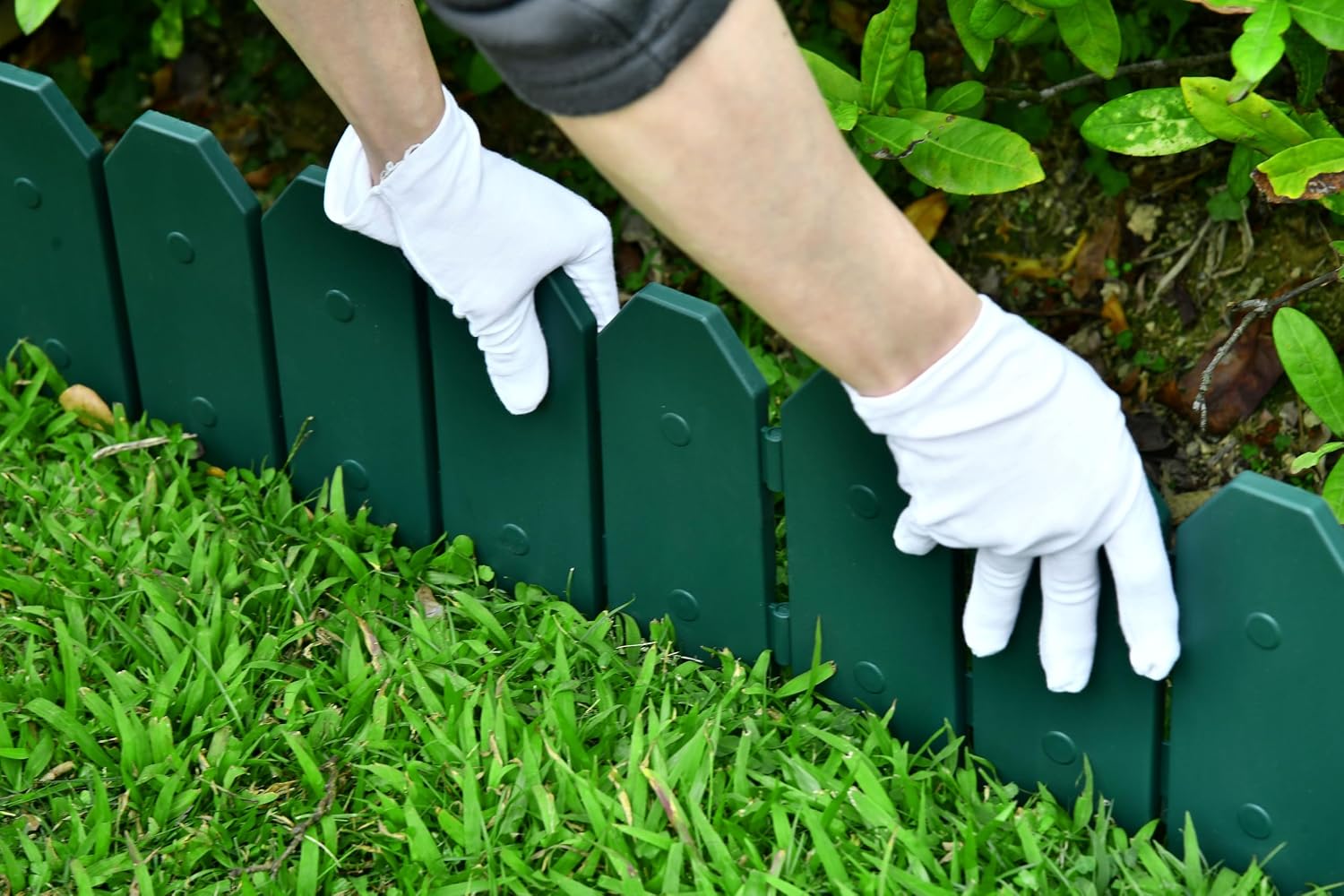 Evelyne Garden Border Edging: Wooden Grain Fence Dog Ear Design - Landscaping Fence Liner Lawn Edge Barrier - Decorative Lawn Landscape Panels Elements -Landscaping Edging (Green, 10ft.)