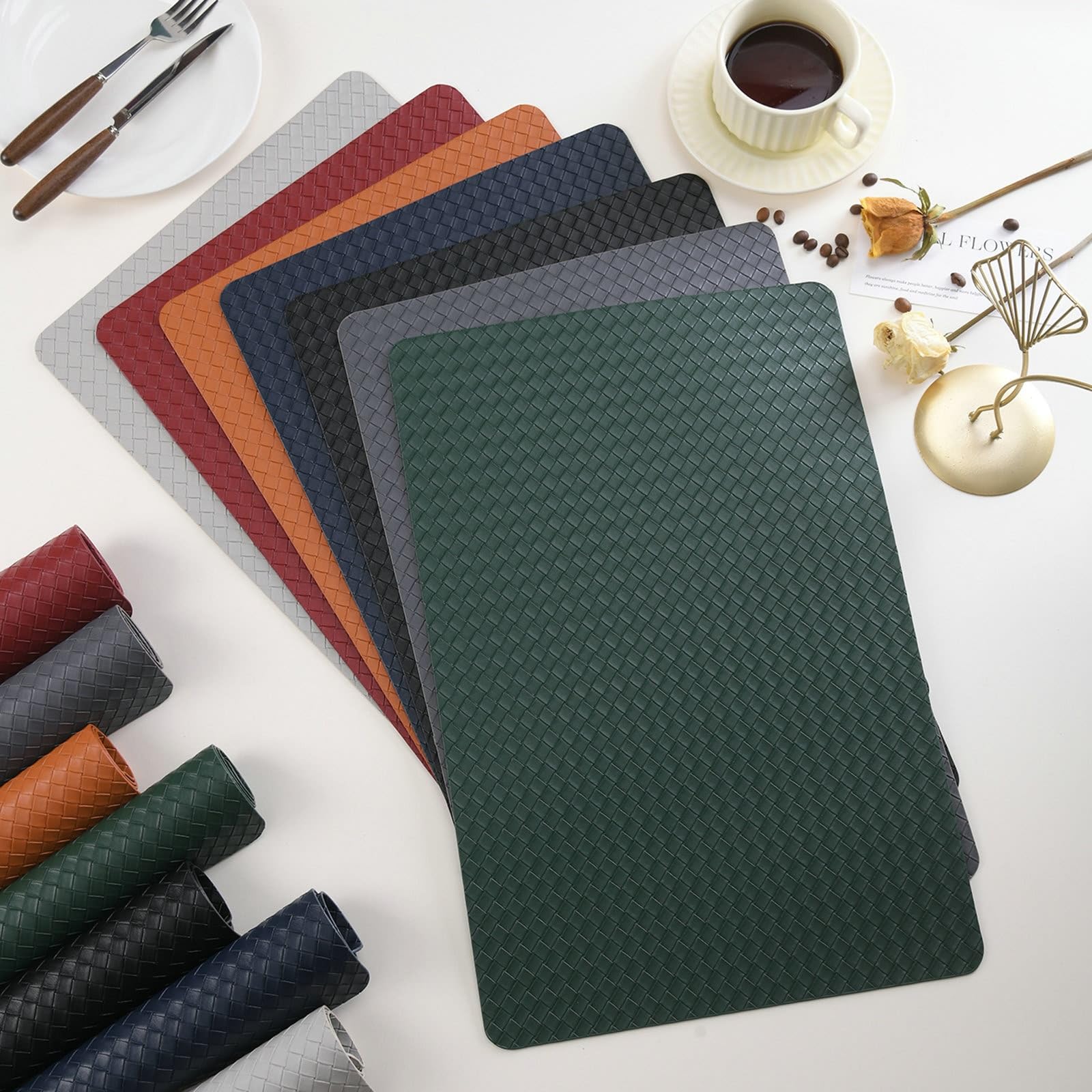 AMDXD Lot de 10 sets de table de bureau en cuir synthétique - Motif treillis - Lavables - Carré pour la maison - Gris foncé - 30 x 45 cm