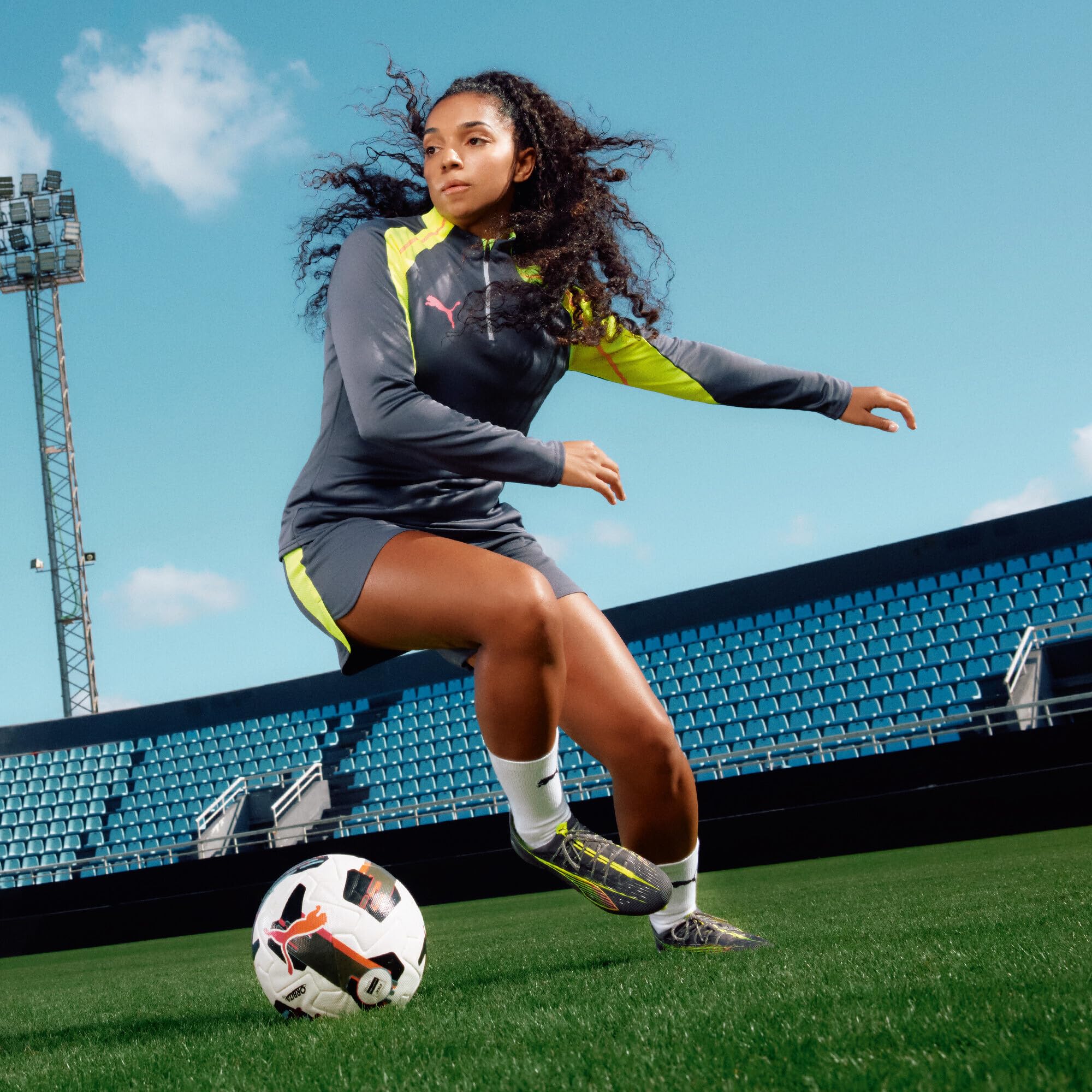 PUMA Ultra 5 Match+ FG/AG Wn's Chaussure de footballFemme