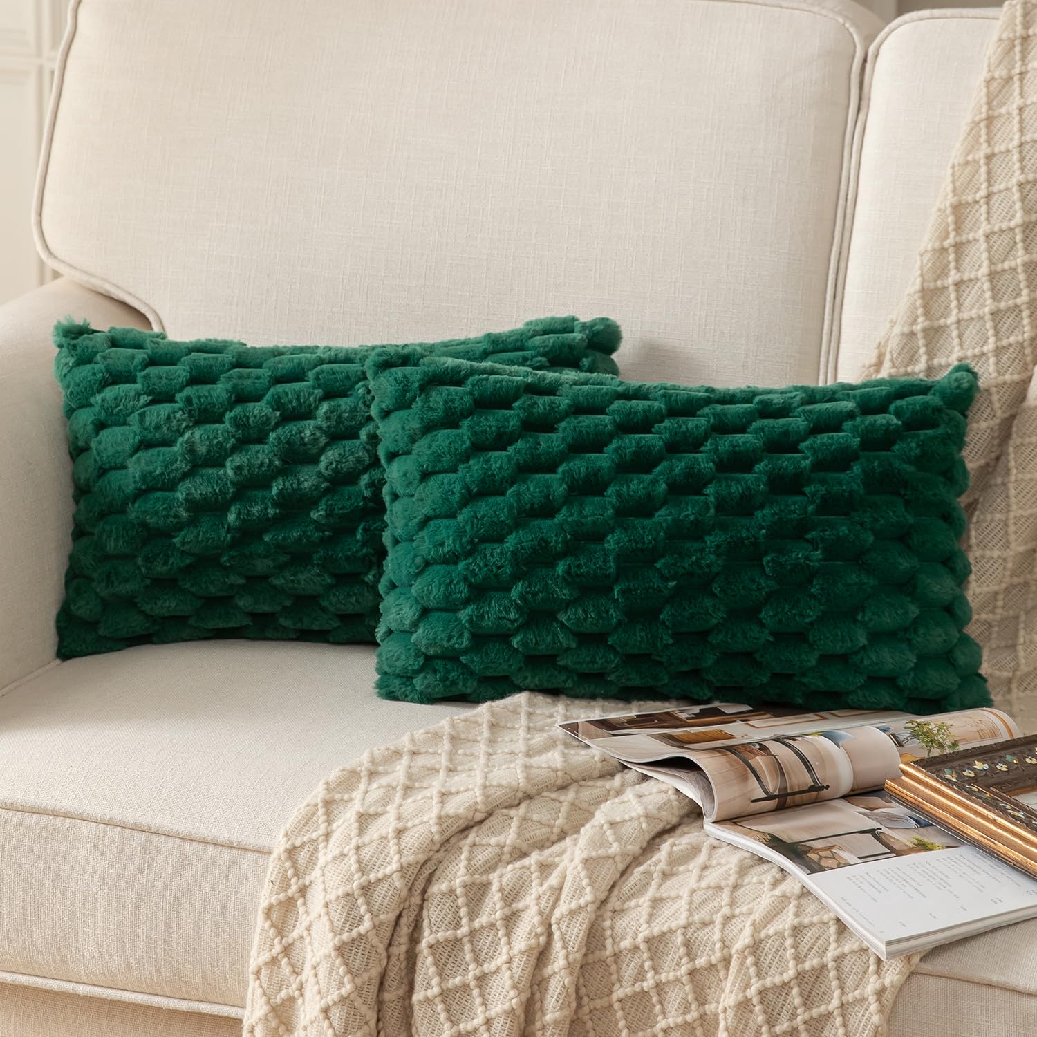 Mandioo Pack of 2 Dark Green Super Soft Plush Decorative Cushion Covers 12x20 inch 30x50 cm Wool Velvet Throw Pillow Covers cases Faux Fur fluffy Couch Sofa Bed Livingroom