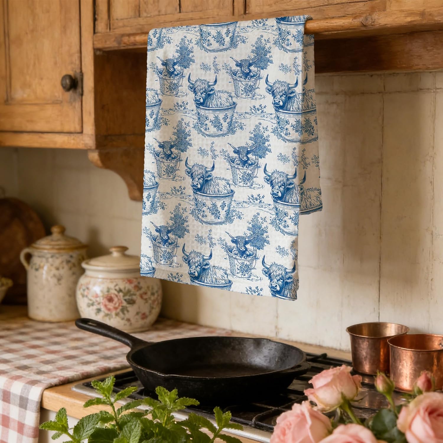 Chinoiserie Potted Highland Cow Kitchen Towels, Highland Cow Gifts for Women, Blue and White Floral Heifer Decorative Dish Tea Hand Towels for Kitchen Bathroom, 16x24 Inch