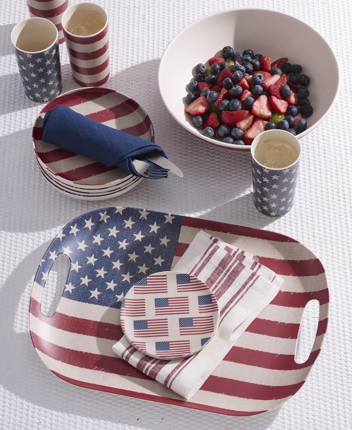 Oneida Home and Kitchen, Vintage Americana Handled Serving Tray, Melamine Material, Serving Tray, Dishwasher and Microwave Safe, Table Decor, Wild Flower Design, Home (Red, 1 Piece, 18x13-Inches)