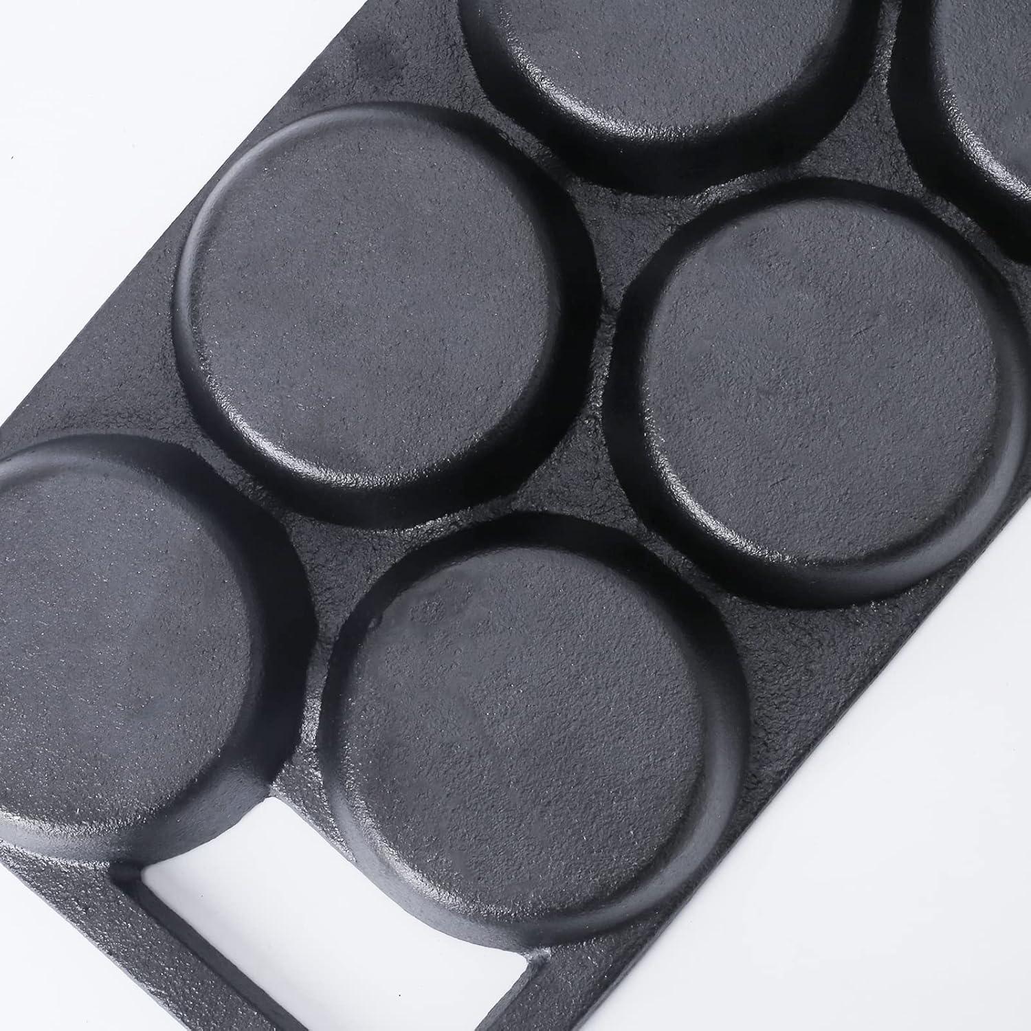 YOLOPLUS+ Pre-seasoned Cast Iron Muffin Pan with Heat Resistant Gloves,16 Inch 8 Cups Biscuit Pan with Handle for Biscuits, Cupcake,Muffins, and Scones - Image 6