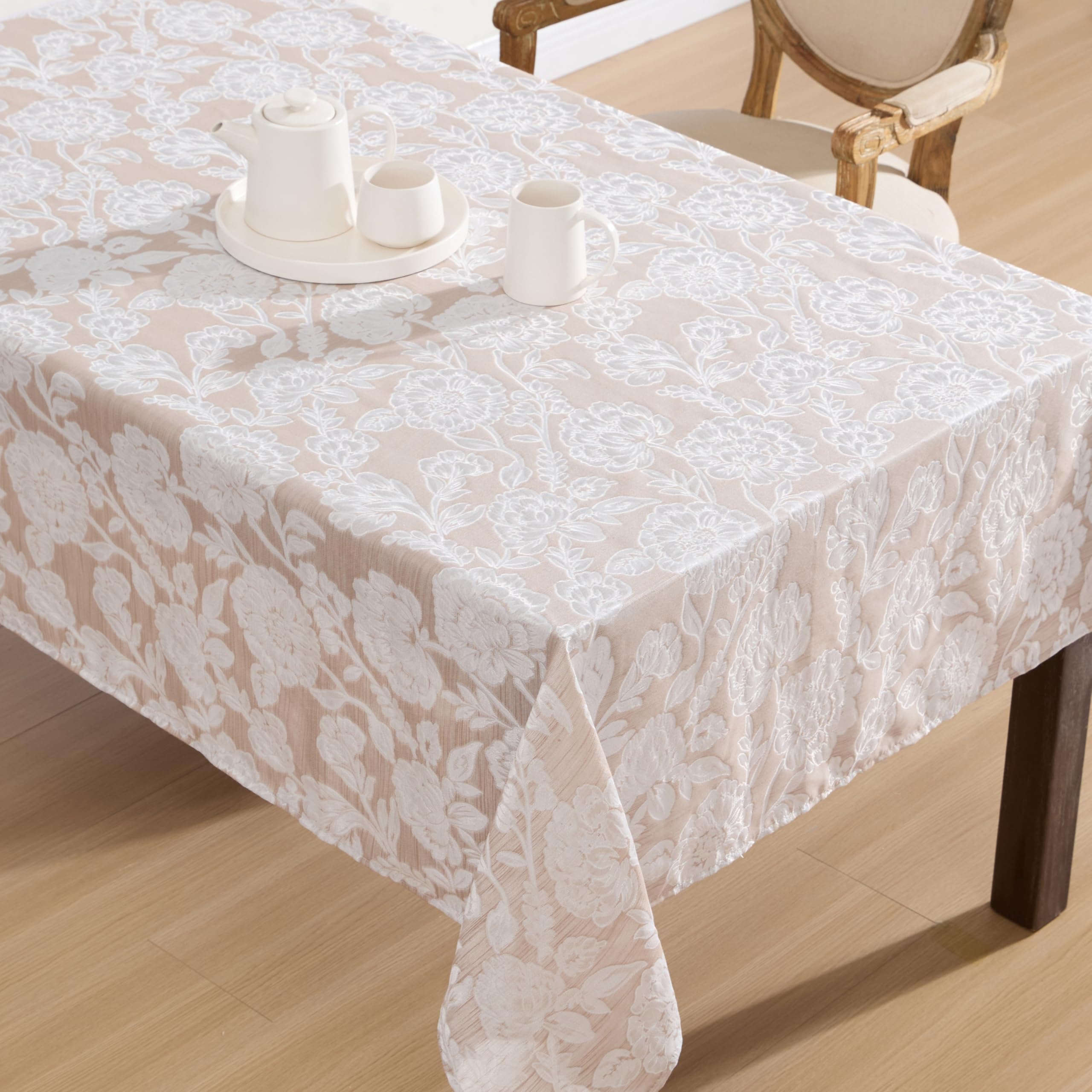 Amazon｜Laura Ashley Annaleigh テーブルクロス ジャカード生地 しわ