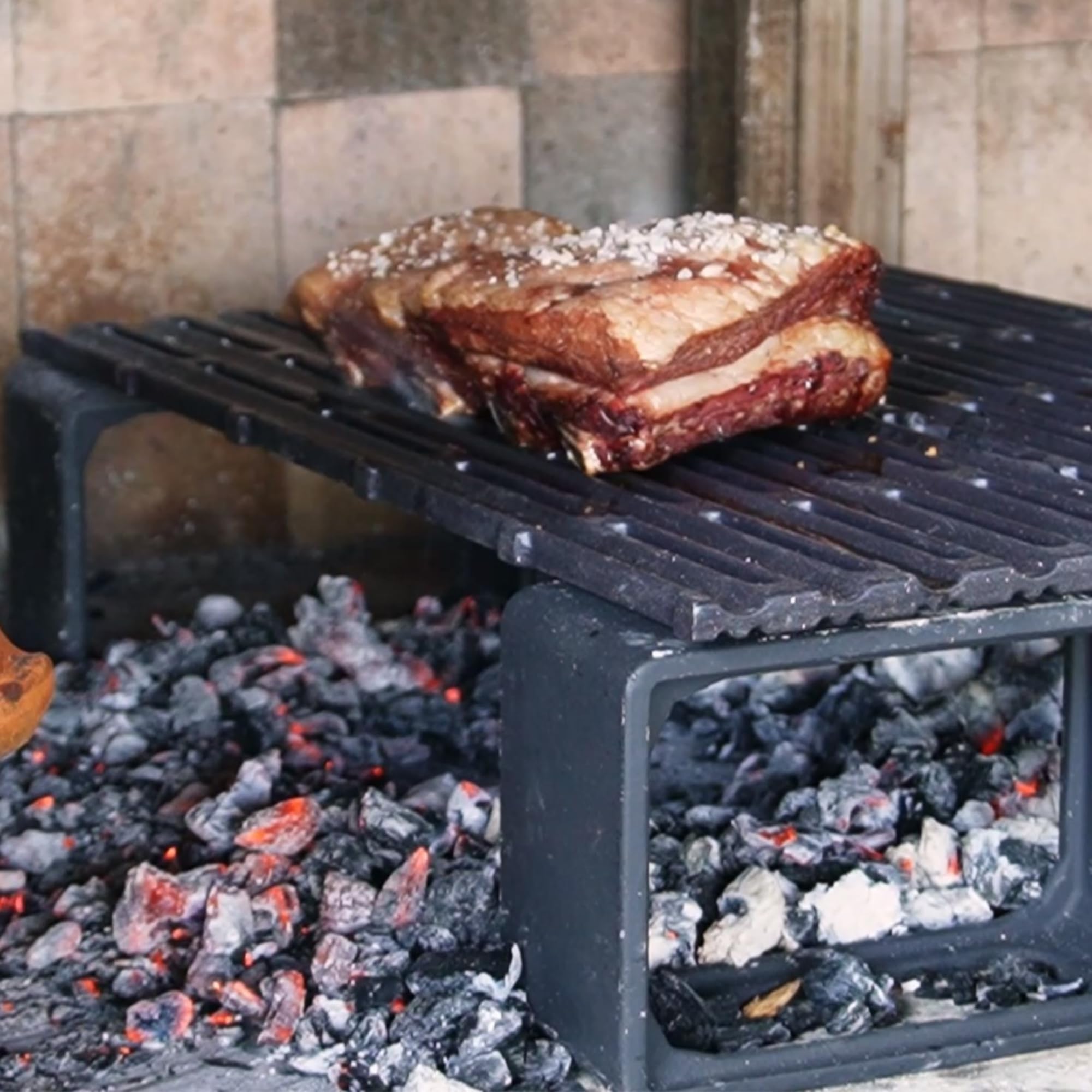 BBQ Blocks - Supports en fonte réglables et polyvalents pour plaques et grilles | Idéaux pour les braises, cheminée, feu ouvert | plusieurs niveaux de cuisson | 100% fonte avec