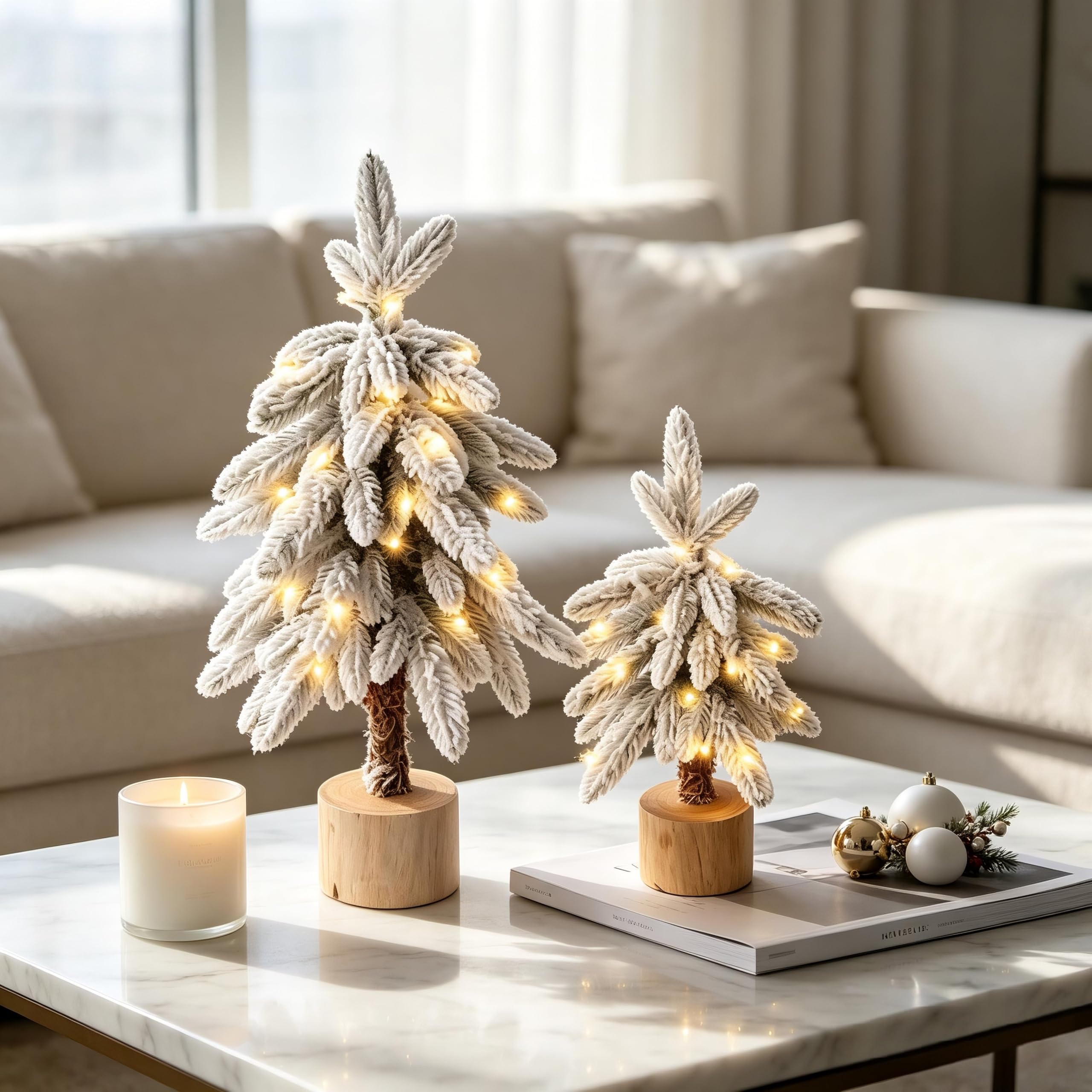 HipTree Lot de 2 mini sapins de Noël floqués, 40,6 cm et 61 cm pré-éclairés avec 8 modes de lumières LED et base en bois, fonctionne à piles pour décoration de vacances d'hiver