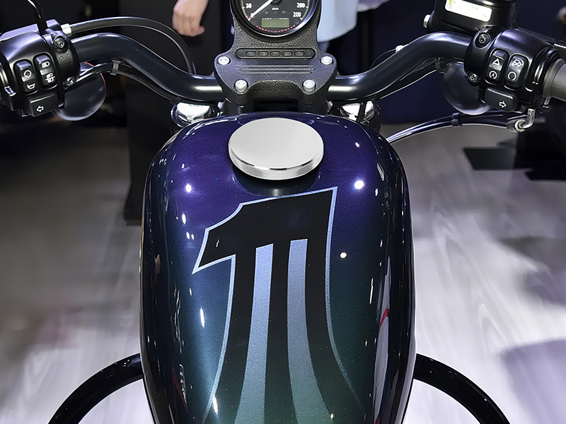 ハーレー XL883N用LEDヘッドライト、ガスキャップ Amazon | Sresk Sportster ガスキャップ ハーレー用 3D スケルトン CNC