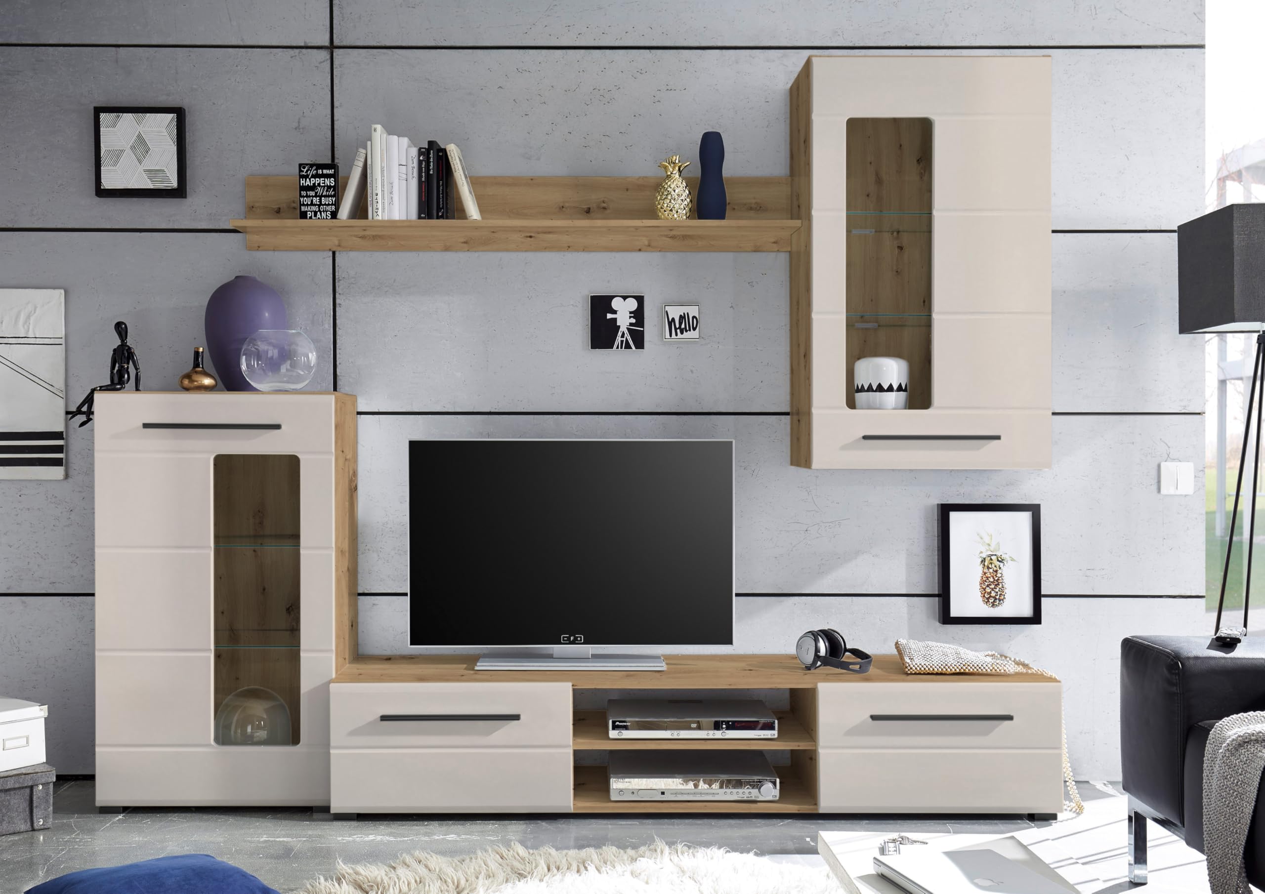 AVANTI TRENDSTORE - Magisano -Parete Attrezzata Soggiorno Quercia Artisan e Cashmere con Mobile TV, 2 Vetrine e Mensola – 240x190x42 cm