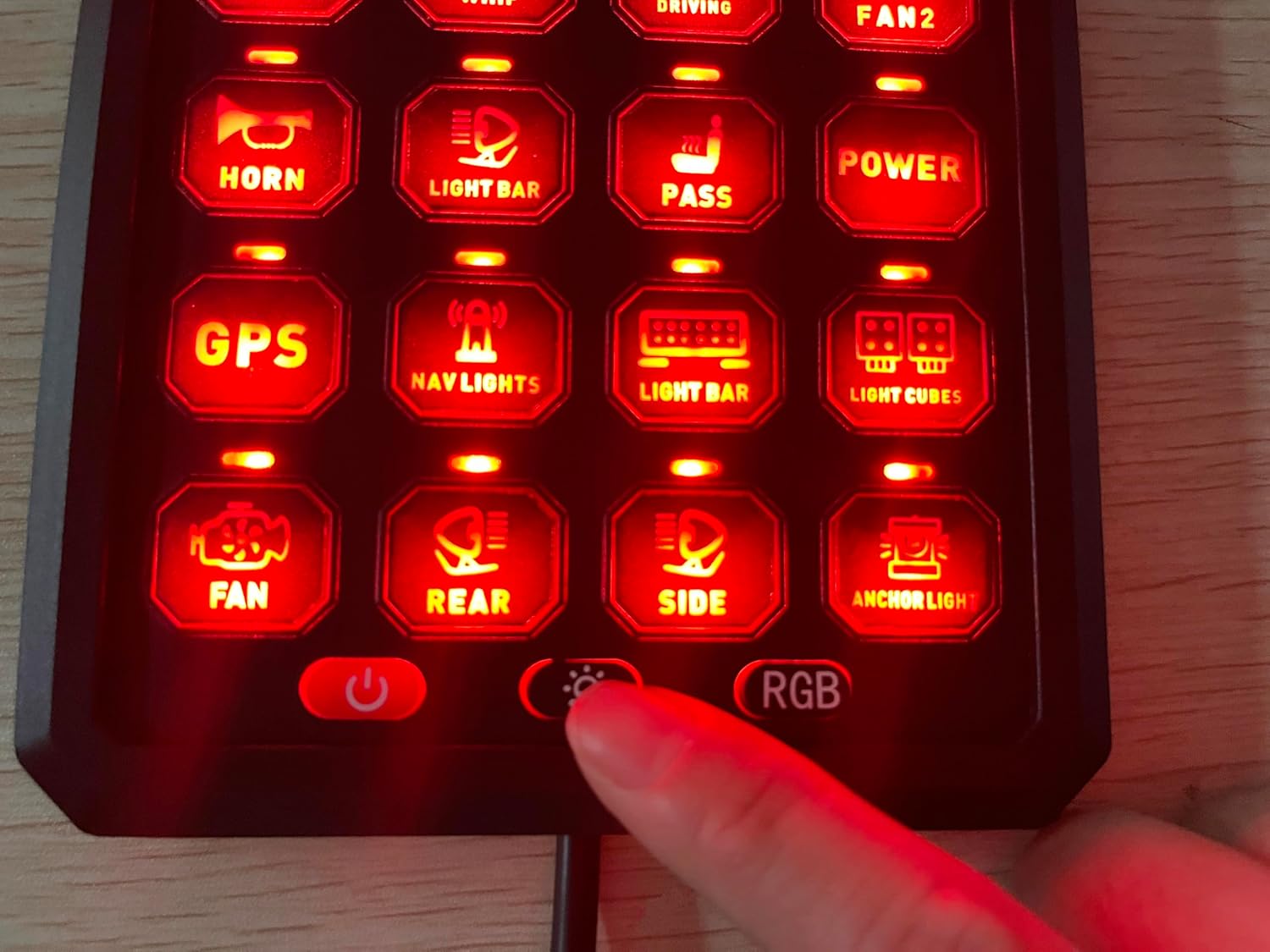 RGB 16 Gang Switch Panel w/Memory Function Auto-Dimmable Toggle Momentary Pulsed Multifunction Switch Panel Pod 12-24V Switch Panel Waterproof for Truck Boat UTV