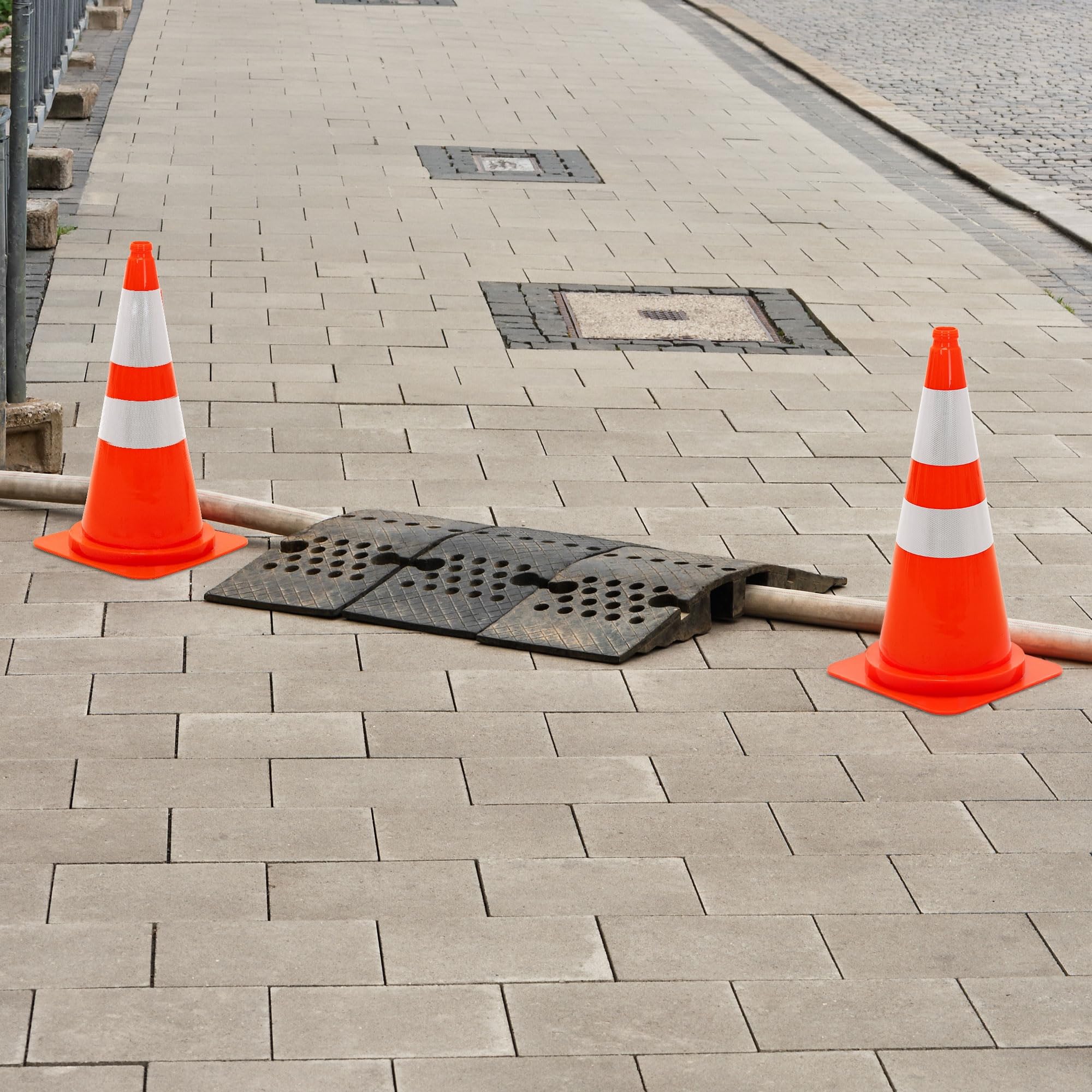 ECD Germany 3x Conos de Señalización 75 cm, Pilón de Tráfico Apliable Naranja con 2 Bandas Reflectantes y Muesca para el Dedo, Pieza Robusta para Advertencia de Seguridad, Emergencia, Entrenamiento