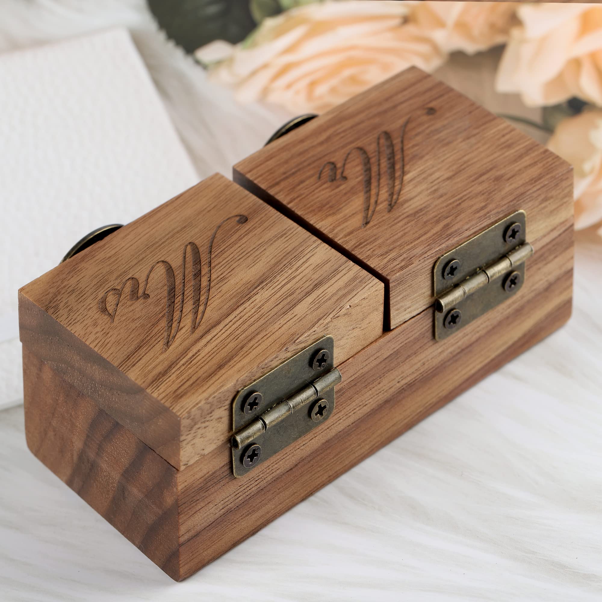 Caja De Anillos De Madera De Nogal – Hecha A Mano Para Propuesta O Boda – Tamaño Compacto 6x5,5x4 Cm Con Forro De Terciopelo