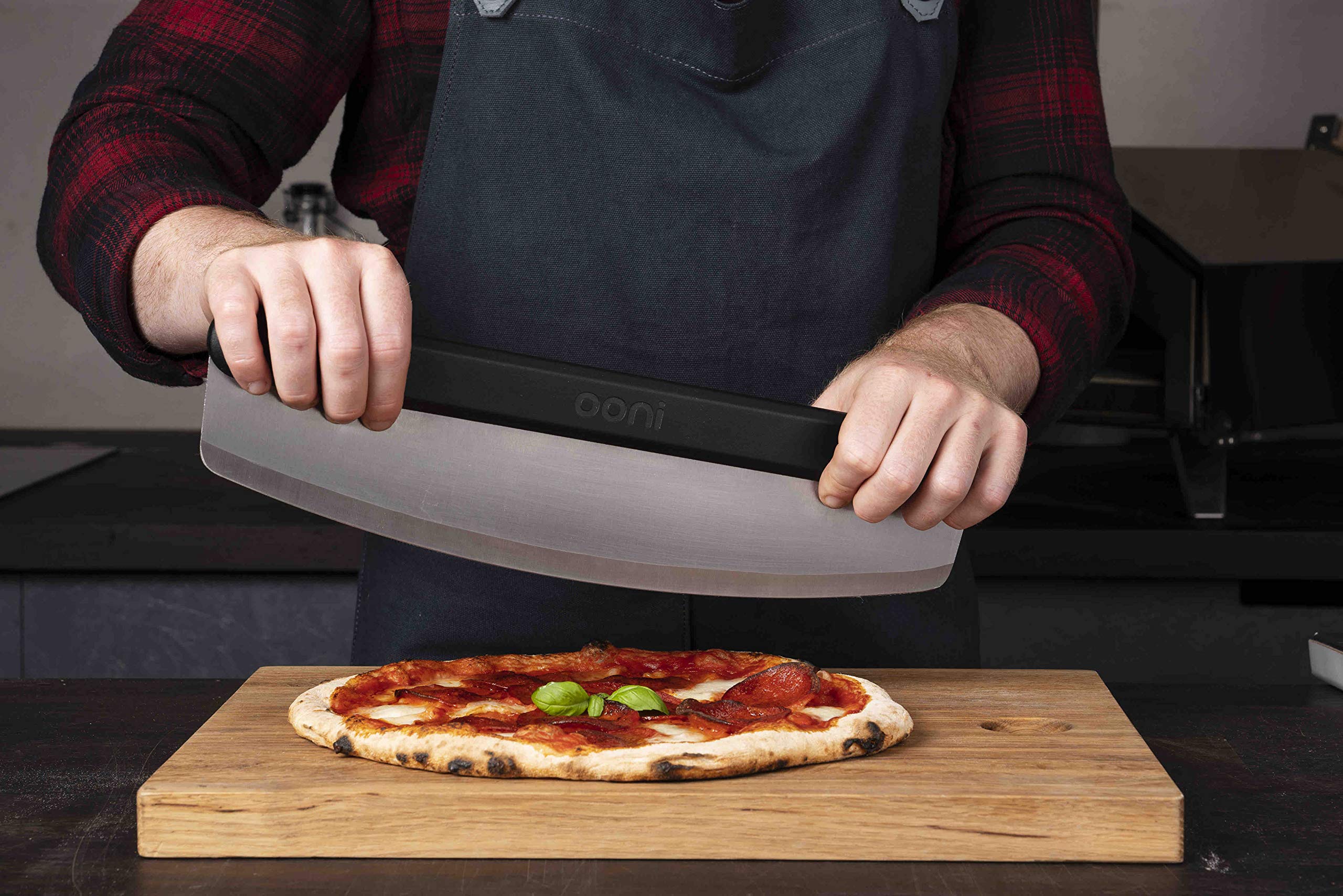 Ooni Pizzaiolo Delantal Cocina Mujer y Hombre para Horno Pizza - Accesorios Horno Pequeno para Pizzas Ooni - Delantal Negro para Hacer Pizzas al Exterior