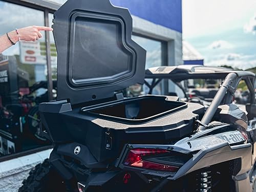 Miniatura 3 de Caja de carga Highlands para todos los UTV Can-Am X3. Almacenamiento impermeable personalizado para herramientas, latas de gas, equipo y más.