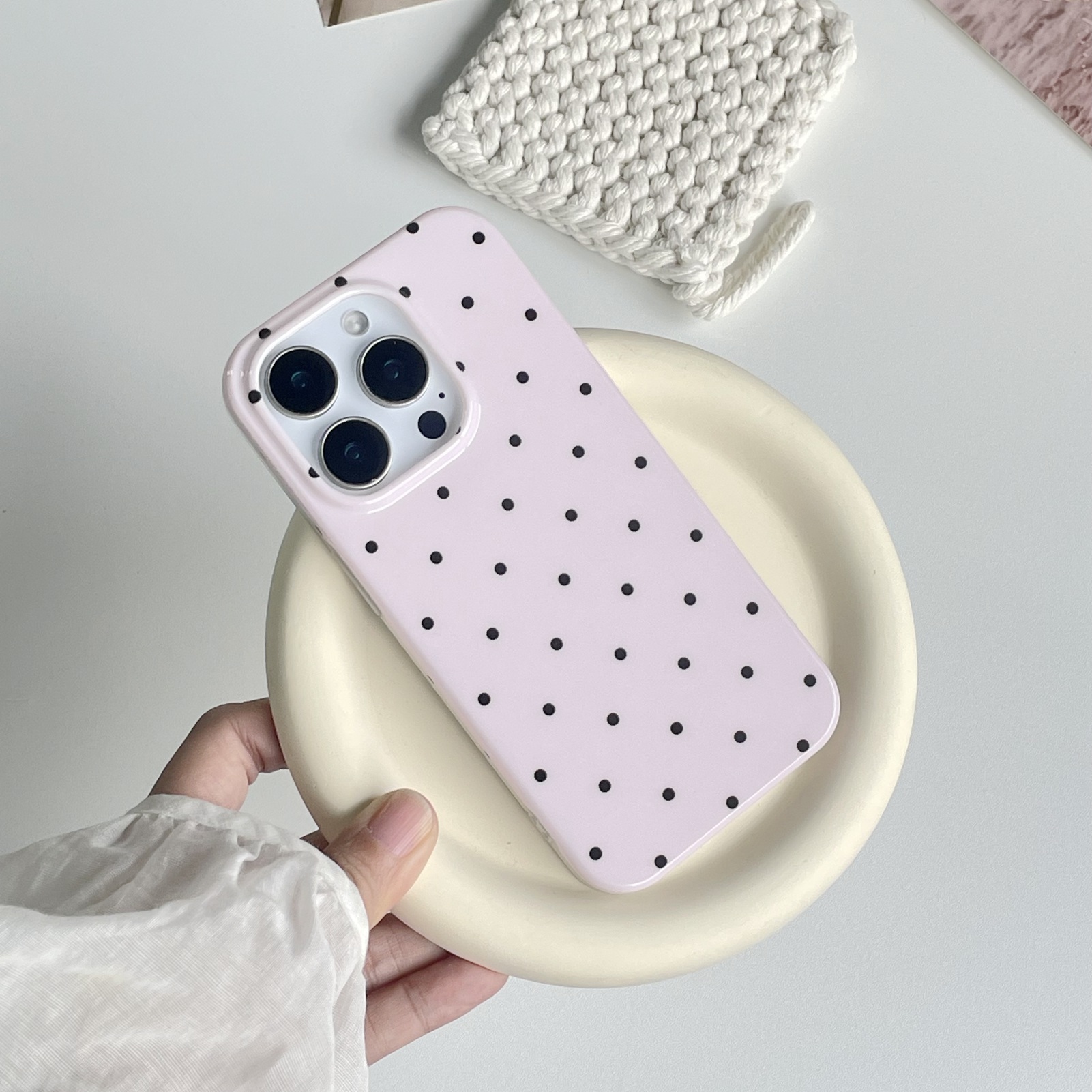 iPhoneアクセサリー Urban Sophistaction 16pro Polka Dots the-puffer-case-chunky-polka-