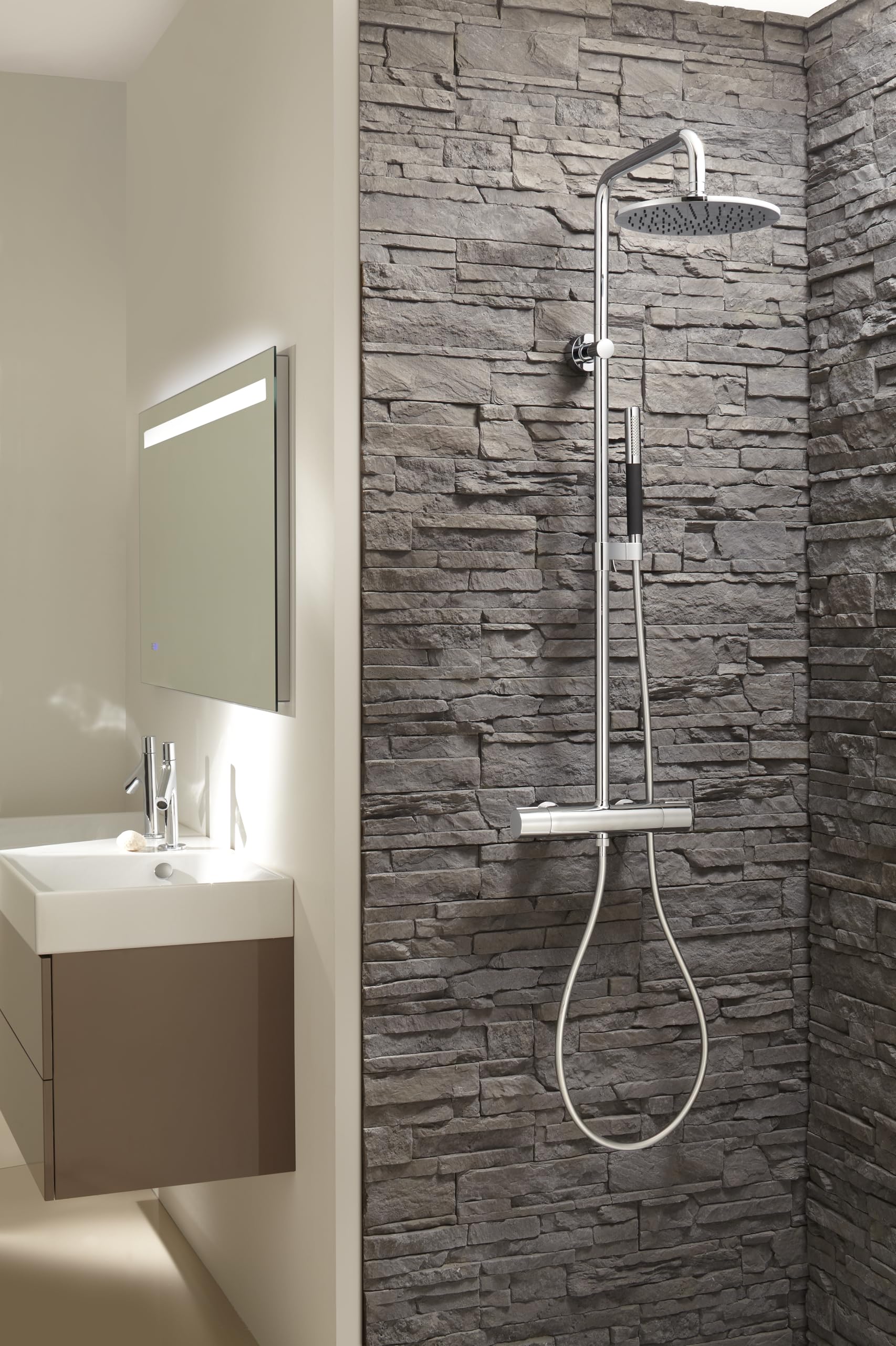 JACOB DELAFON Columna de ducha termostática 100% metal AHORRO DE AGUA Uso fácil y confort de uso perfecto Cabeza y maneta redondas Color Cromo TOOBI E78522-CP