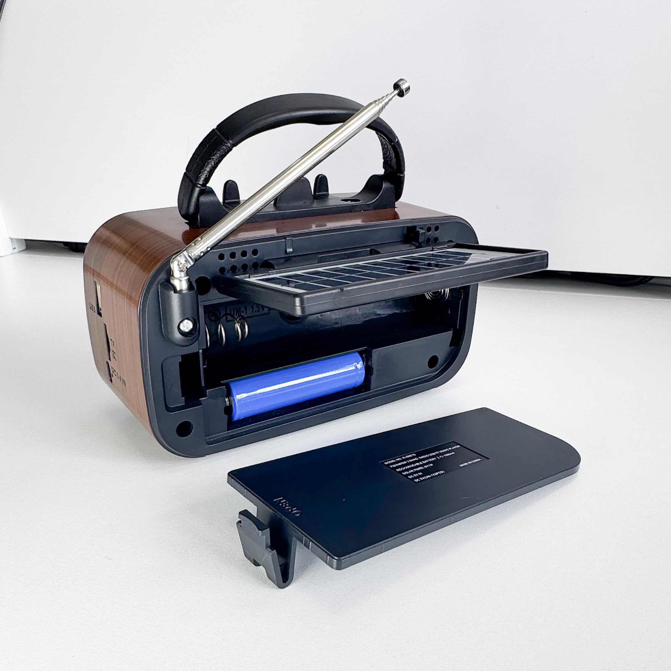 Radio portable rétro, transistor vintage en grain de bois avec meilleur son de basse, énergie solaire/batterie D/USB rechargeable, prend en charge carte TF et lecture de musique USB, pour la maison