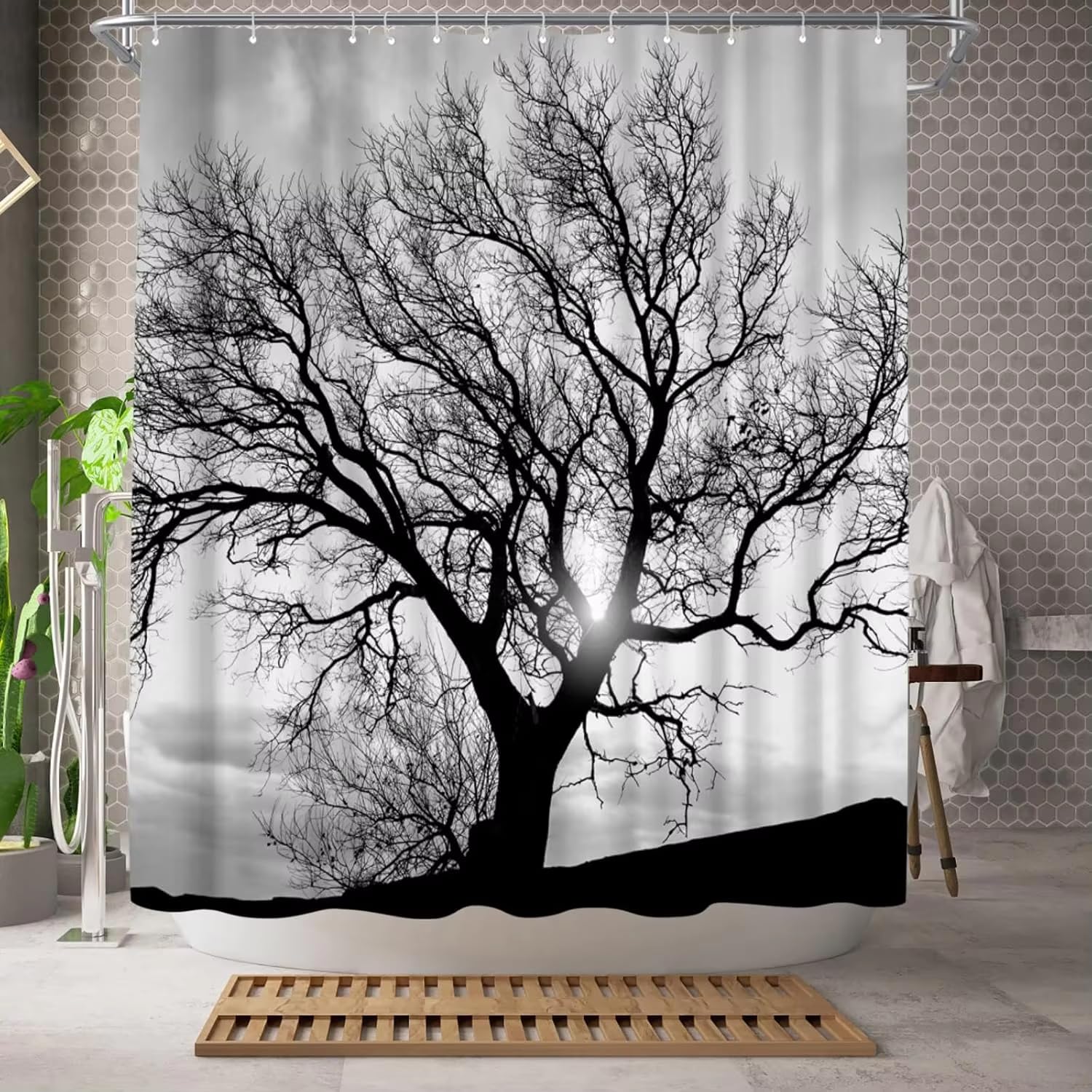 Rideau de douche noir et blanc en polyester texturé motif paysage sylvestre