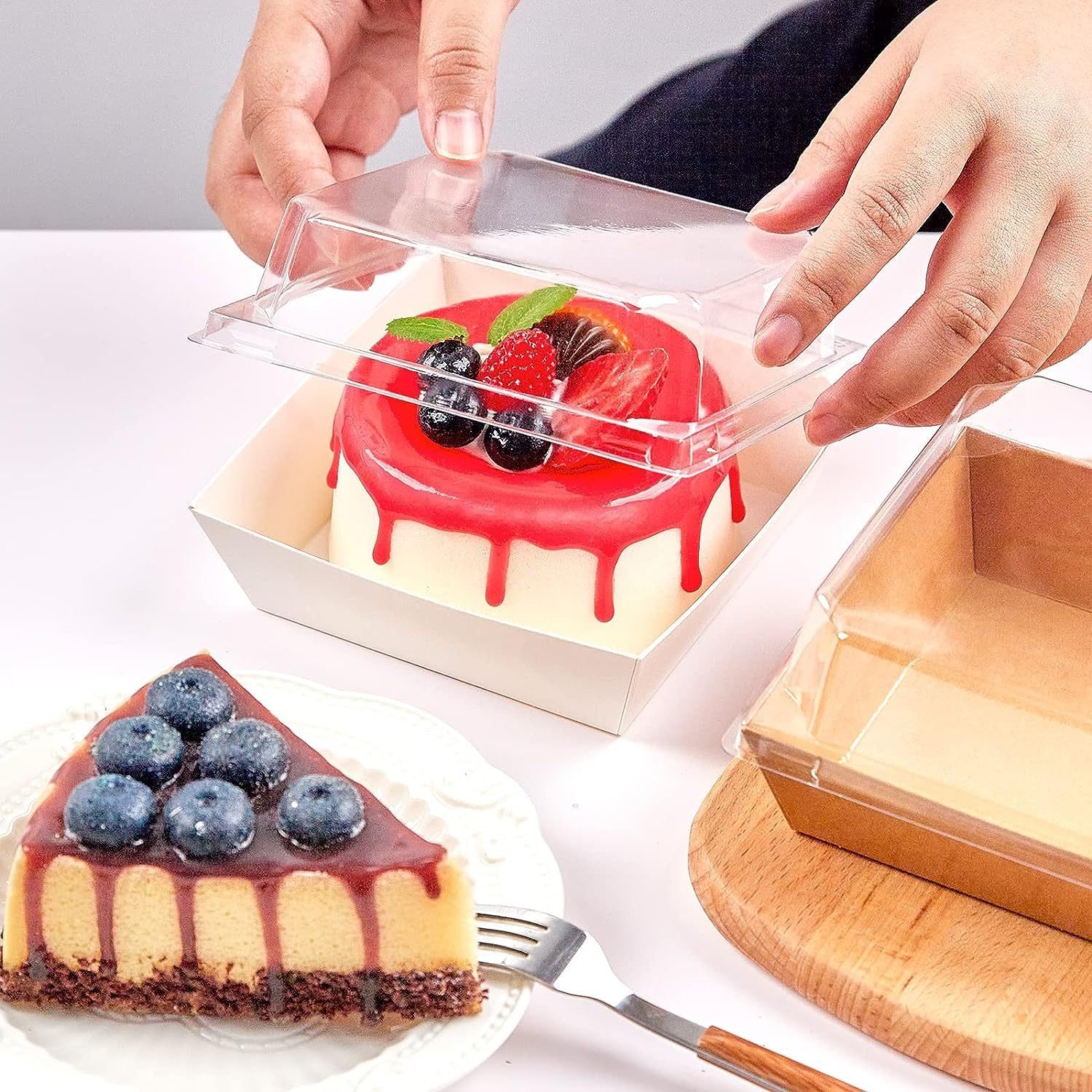 PIPITA Confezione da 50 scatole da forno, piccole scatole per dessert, mini scatole di carta per torte, 10 cm, scatole trasparenti usa e getta, contenitori per biscotti, macaron, fragole, prodotti da