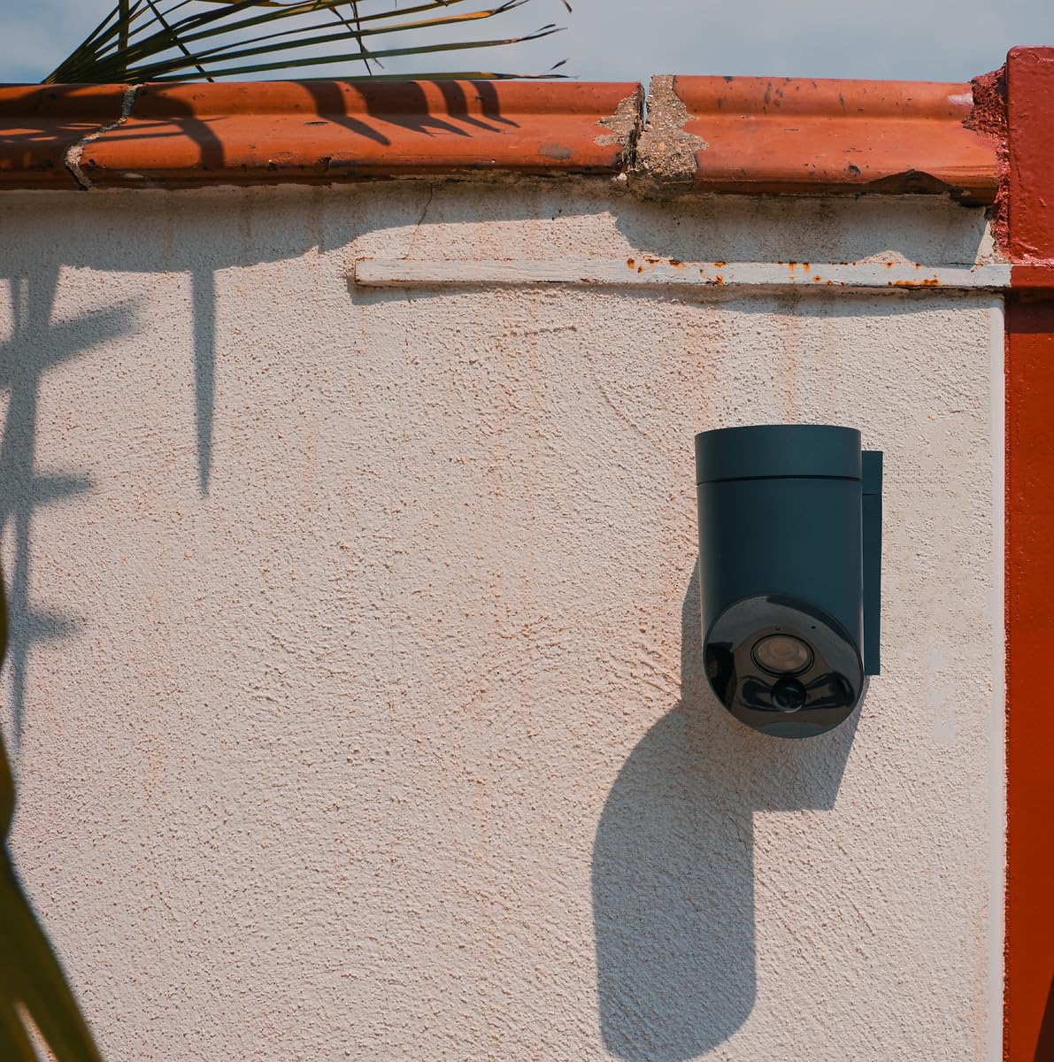 somfy 1875326 - Outdoor Camera 2 Grise, Caméras avec détection de Mouvement Intelligente, Sirène intégrée de 110 DB, Branchement Possible sur Un luminaire existant, Images Full HD 1080p