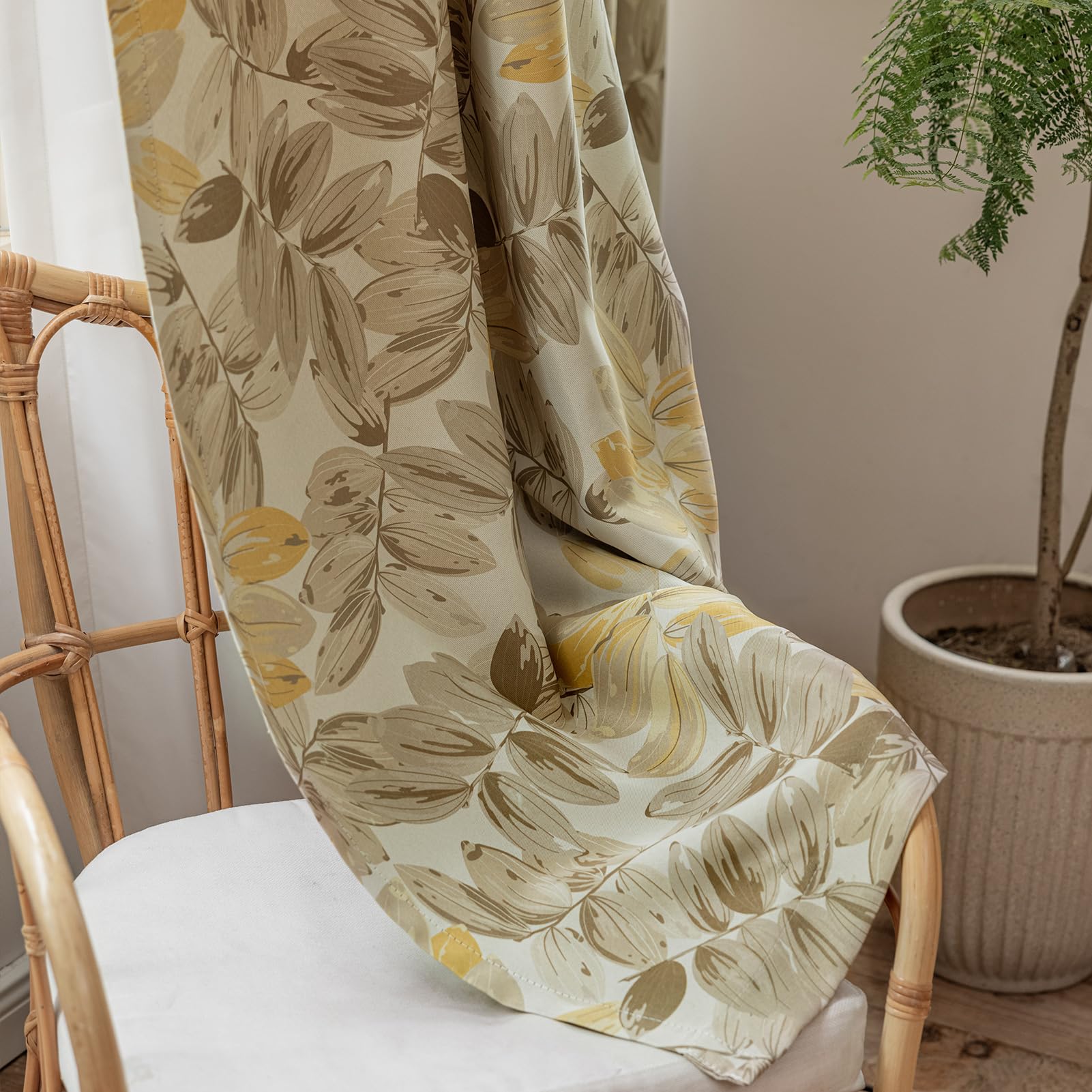 SUOUO Verdunkelungsvorhänge für Schlafzimmer, Gemustert, Blumenmuster, 225 x 140 cm, 2er-Set, Raumverdunkelung, Fenstervorhänge für Wohnzimmer, Gelb/Braun