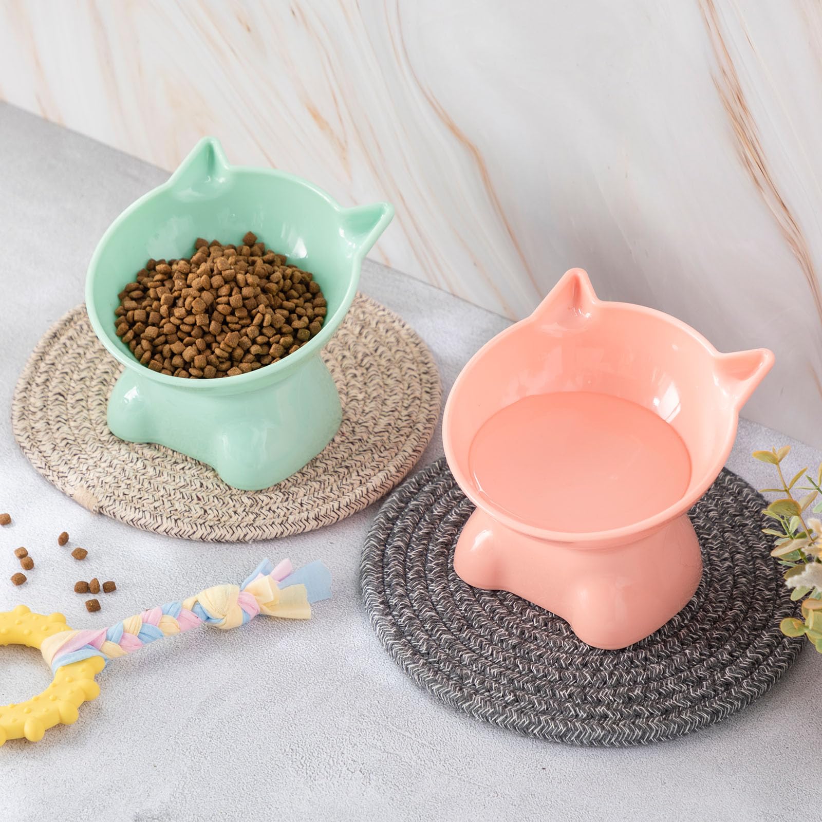 Yaomiao 2 ciotole in plastica rialzate per gatti inclinate, ciotole rialzate per acqua per gatti con fiocco rialzato, accessori per gatti per cibo e acqua, gatti piccoli animali domestici, rosa e