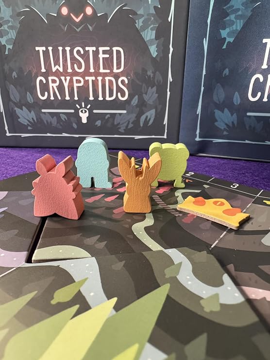 Asmodee Twisted Cryptids, Card Game, Party Game, 2-4 Players, 10+ Years, Italian Edition