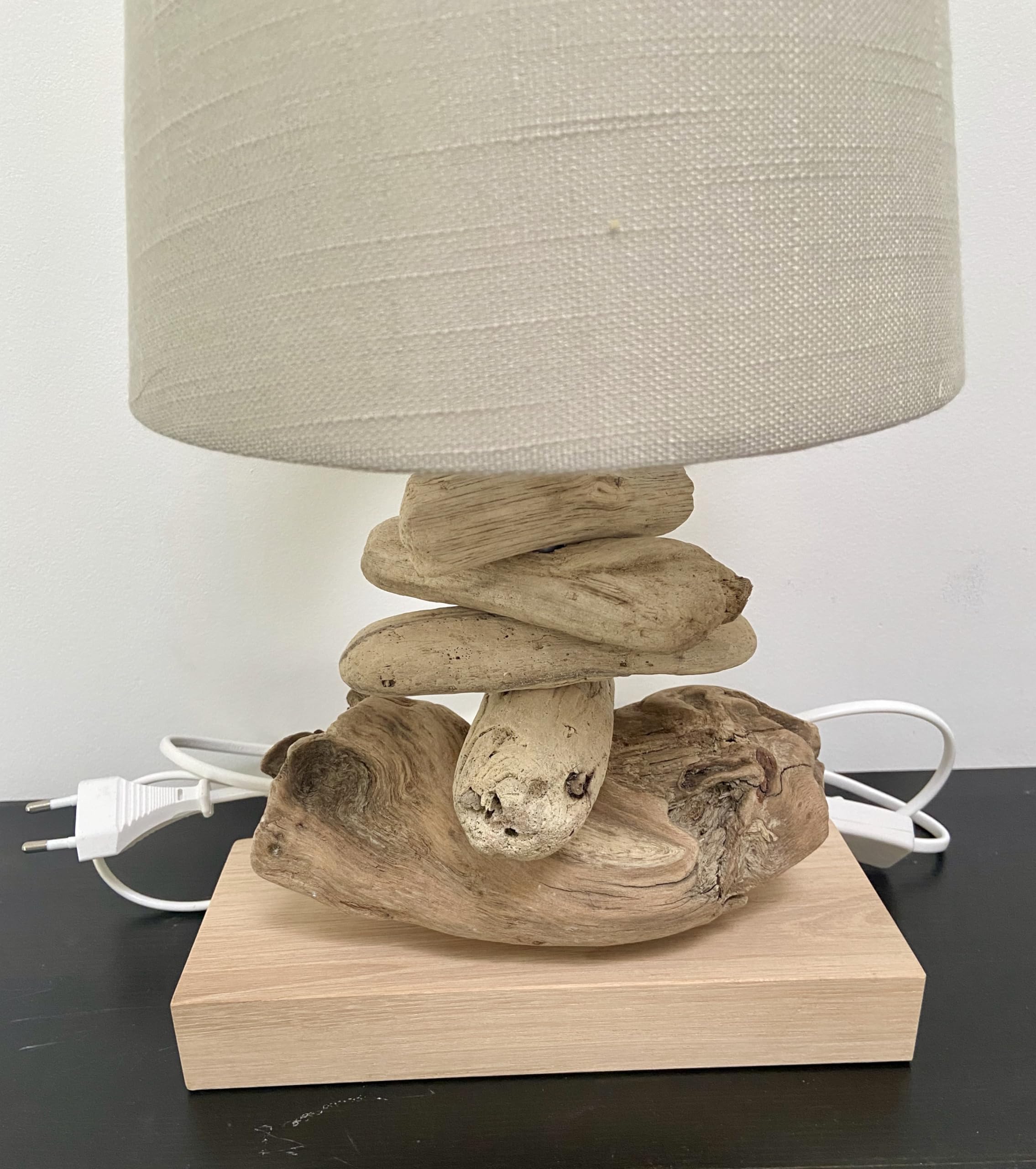 Handgefertigte Tischlampe/Tischleuchte aus Treibholz (Lampenschirm hellgrau)