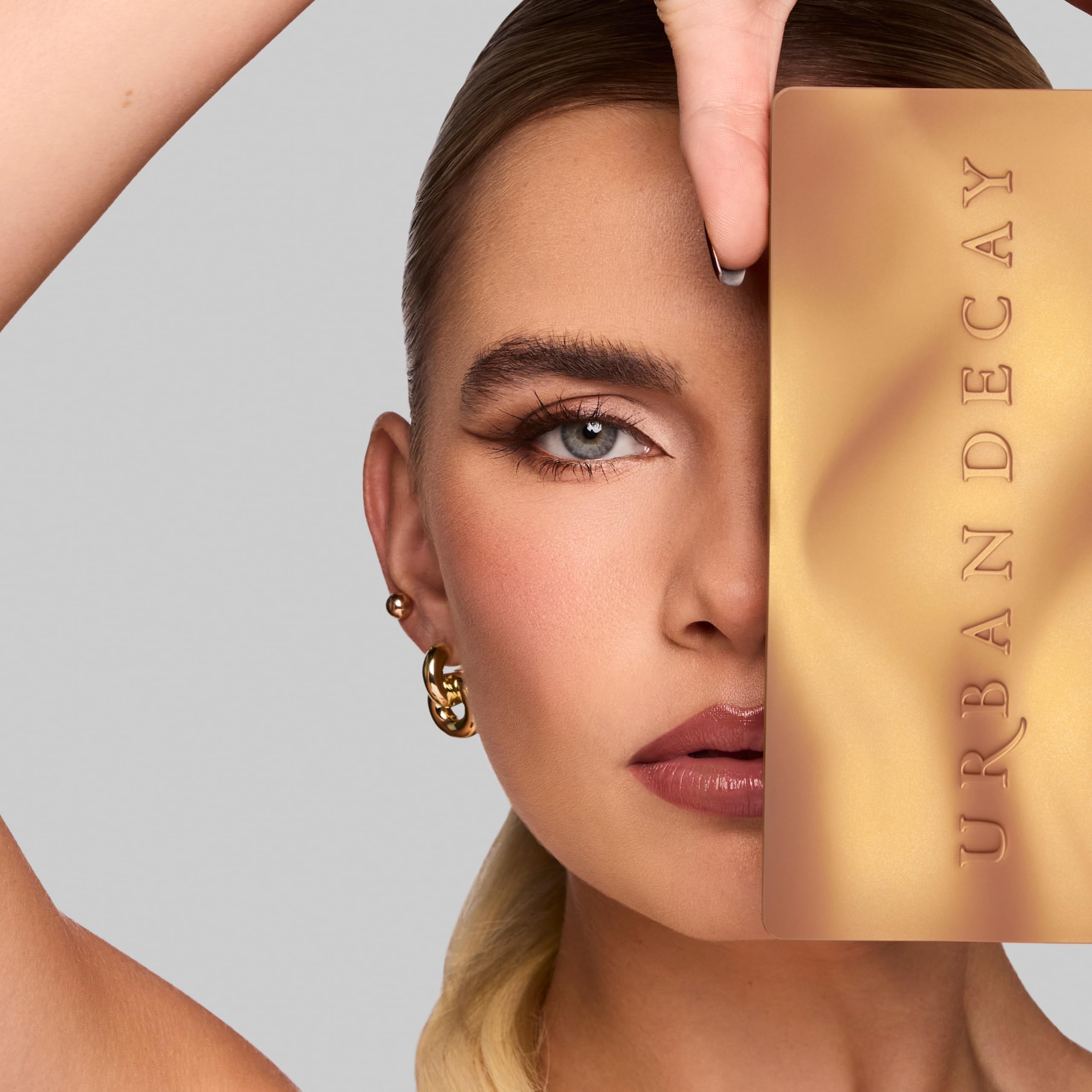 Urban Decay, Naked Shaped Warm, Paleta de Sombras de Ojos Neutras, 14 tonos multiusos para looks versátiles en acabados crema, mate y brillante