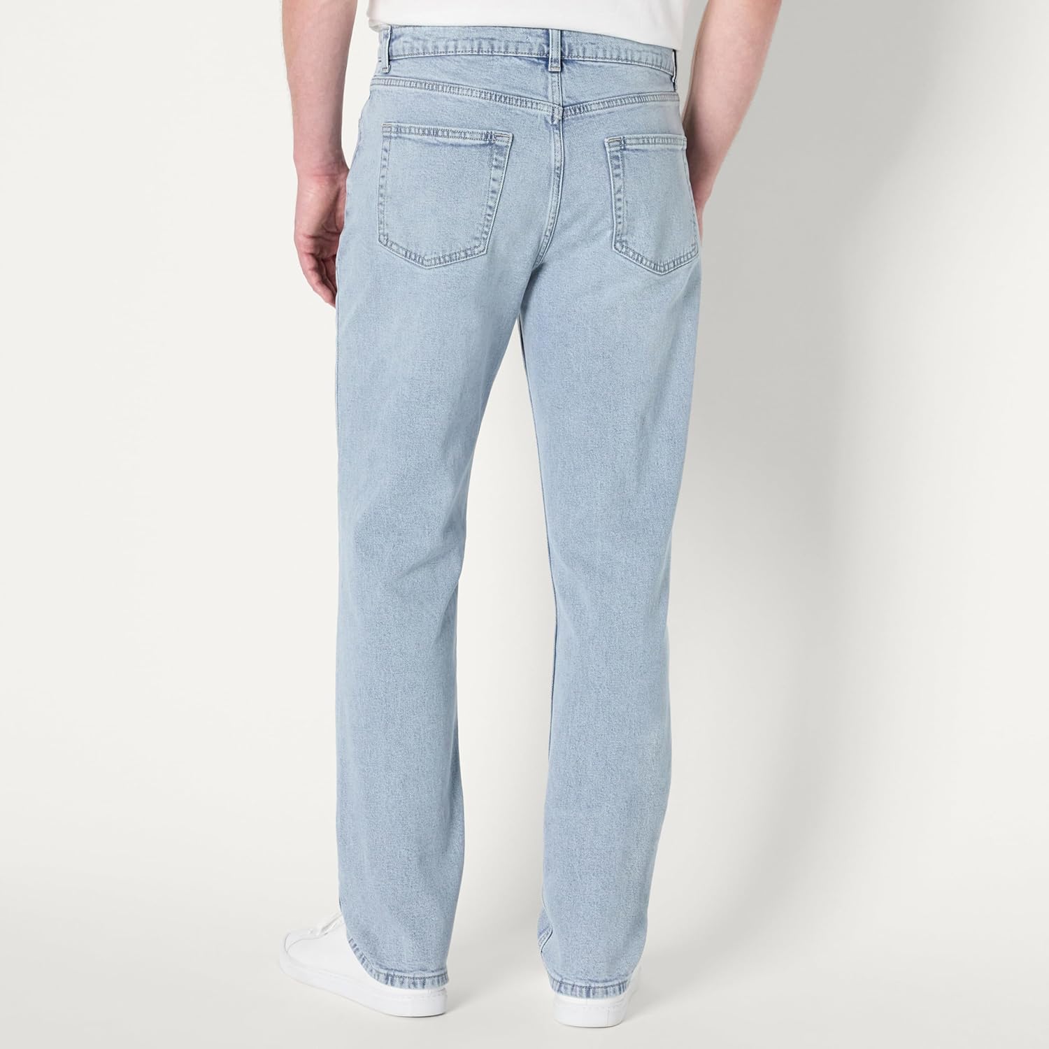 Amazon Essentials Men's Relaxed-Fit Jeans - Image 2