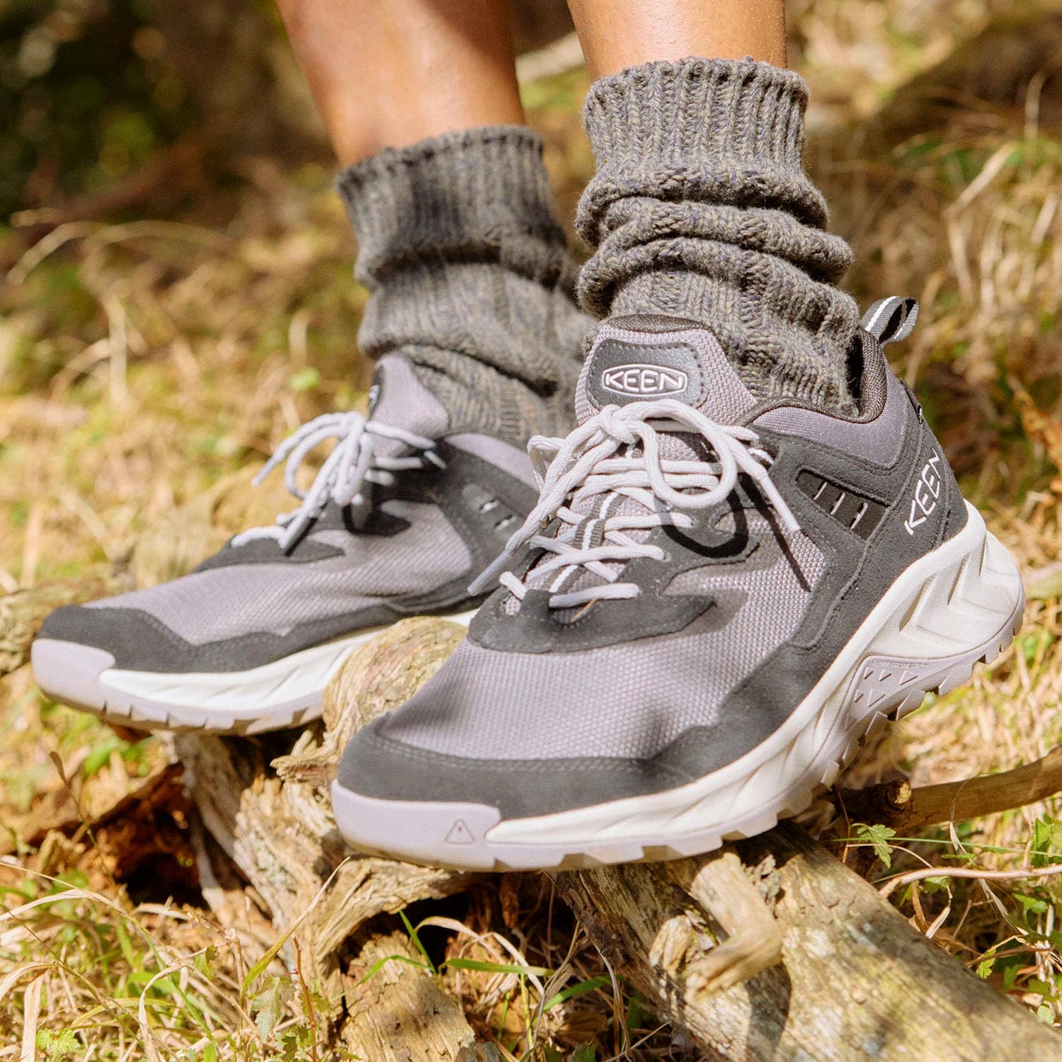 KEEN Men's Hightrail Low Height Durable Lightweight Breathable Leather Waterproof Hiking Shoes, Black/Vapor, 11