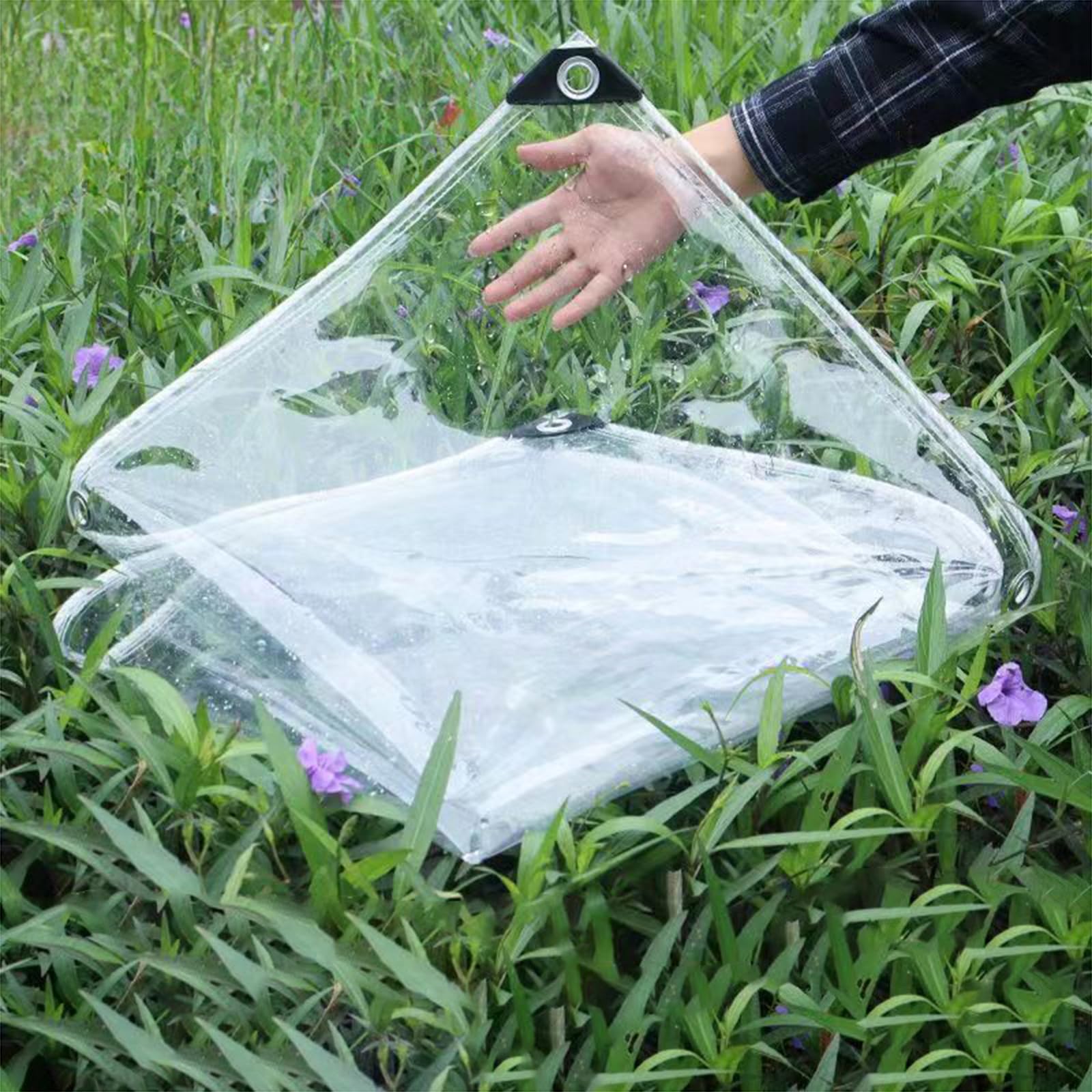Lona impermeable para solucionar filtraciones en el balcón y cenadores