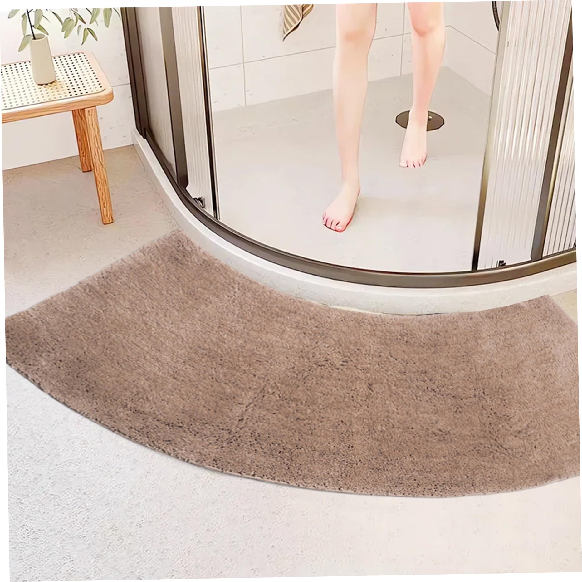 Curved Shower Mat, 18 x 39 Non-slip Curved Bath Mat, Soft Corner Shower, Absorbent Outside, Washable Bath for Hotel Home
