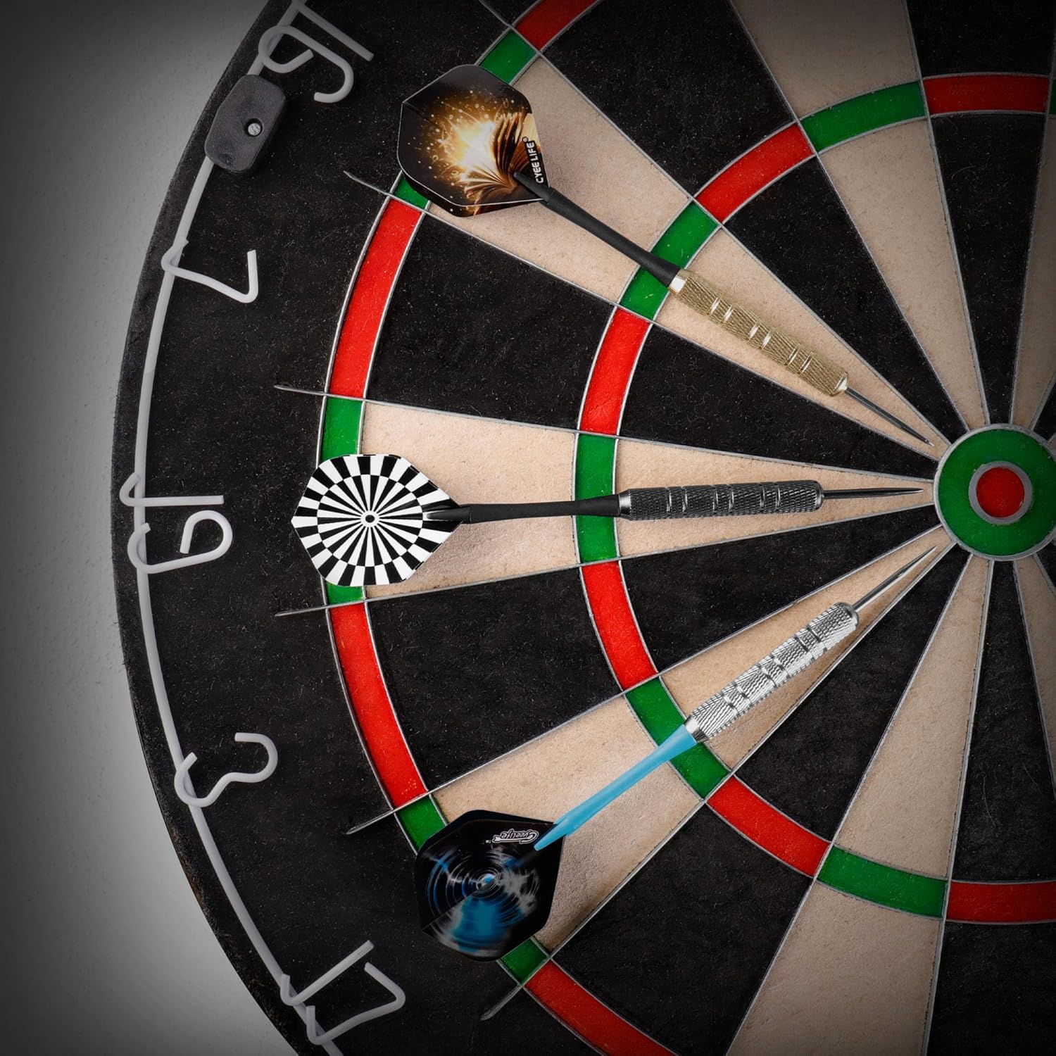 CyeeLife Darts Metal Tip, 18 Pieces Professional Steel Darts, Steel Darts Set with Shaft and Flights, for Beginners and Hobbyists